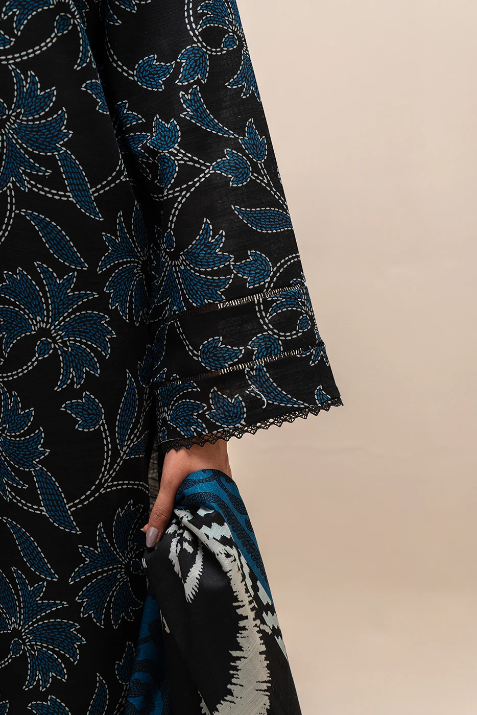 3 PIECE PRINTED KHADDAR SUIT-CEDAR STITCH (UNSTITCHED) - Image 5