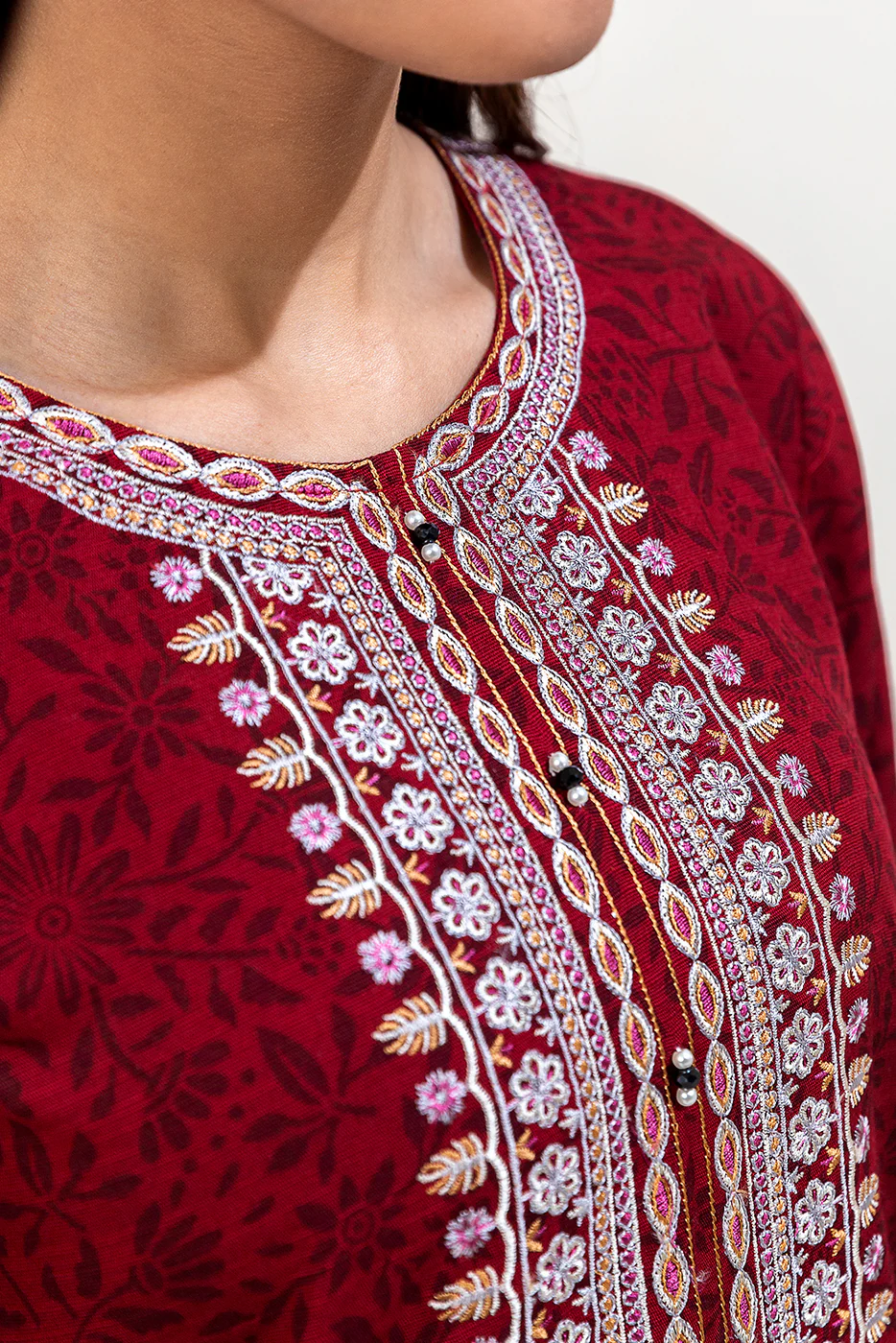 2 PIECE EMBROIDERED KHADDAR SUIT-GARNET PRIDE (UNSTITCHED) - Image 4