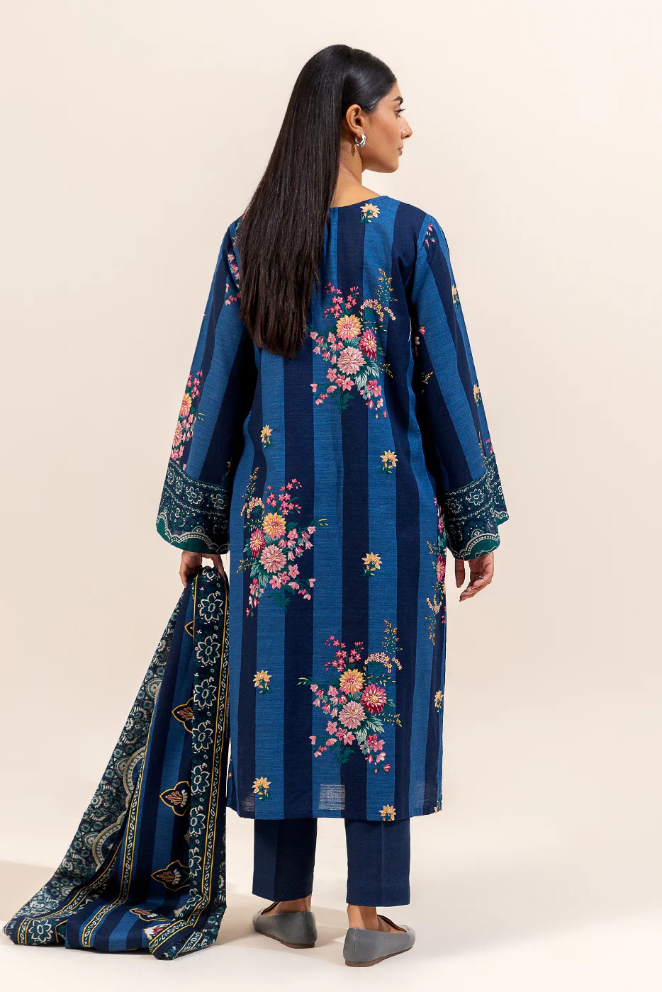 3 PIECE EMBROIDERED KHADDAR SUIT-SAPPHIRE FOLK (UNSTITCHED) - Image 4