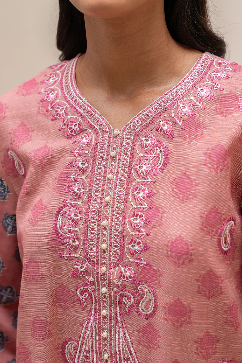 3 PIECE EMBROIDERED KHADDAR SUIT-GARNET BLUSH (UNSTITCHED) - Image 4