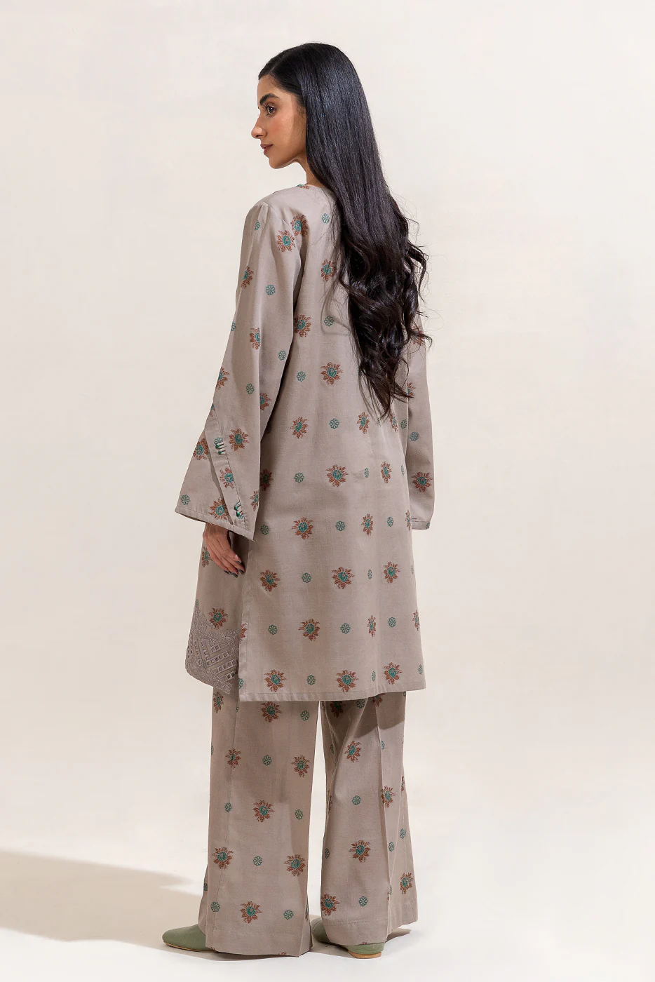 2 PIECE EMBROIDERED SELF JACQUARAD SUIT-MUTED GREY (UNSTITCHED) - Image 2