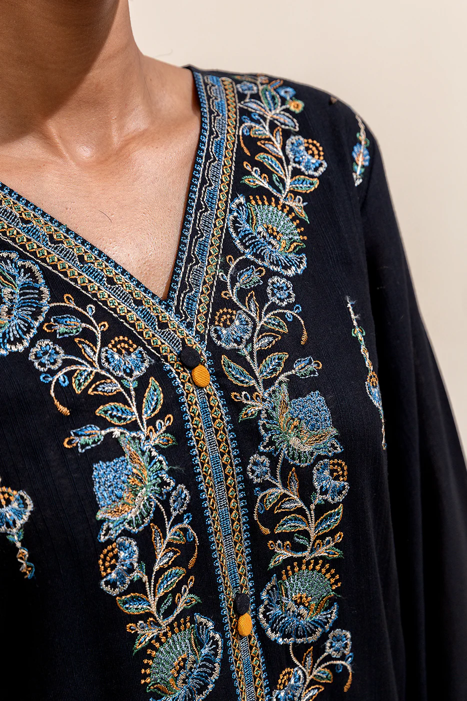 3 PIECE EMBROIDERED KHADDAR SUIT-EBONY AISLE (UNSTITCHED) - Image 5