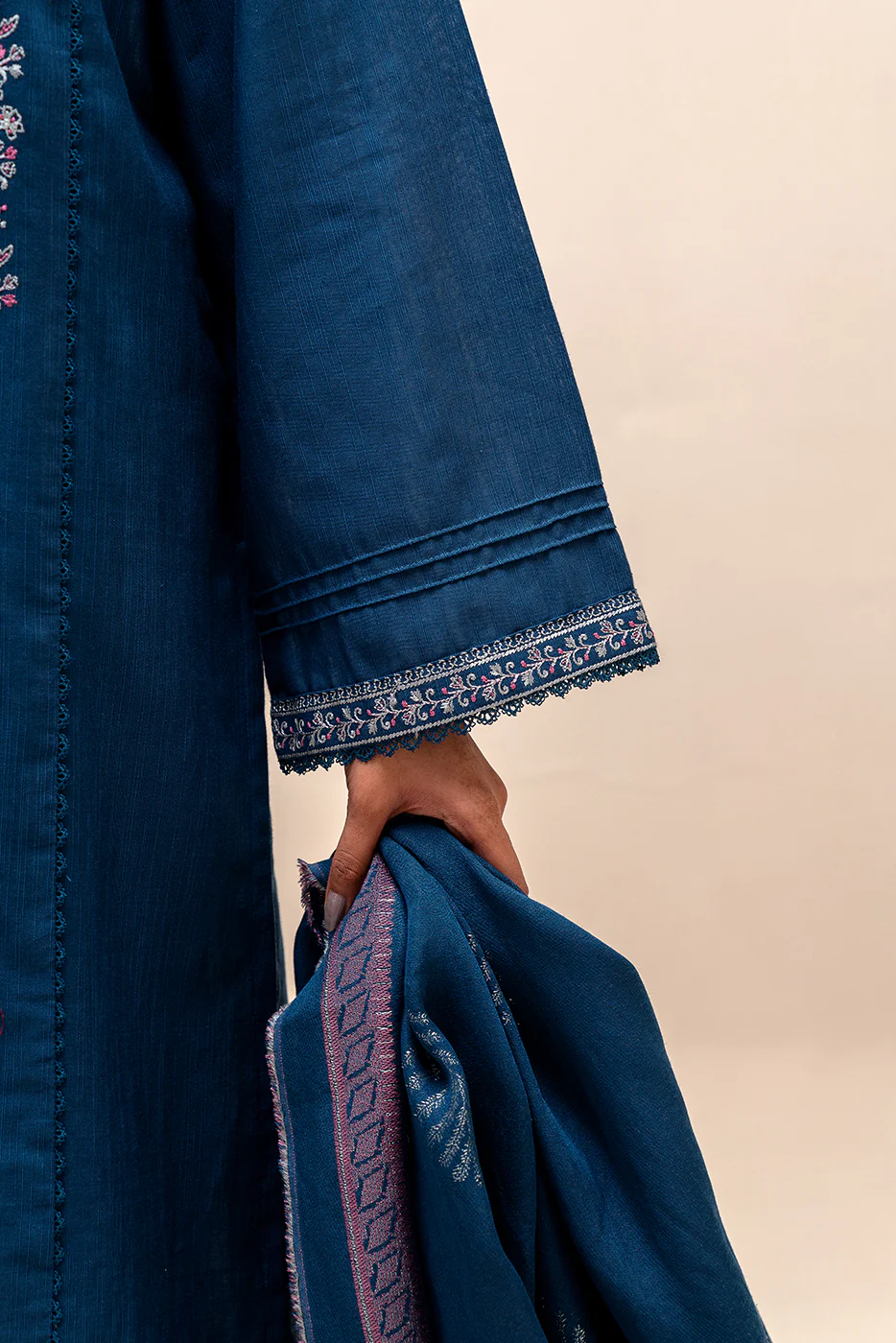 3 PIECE EMBROIDERED KHADDAR SUIT-HAZY BLUE (UNSTITCHED) - Image 5