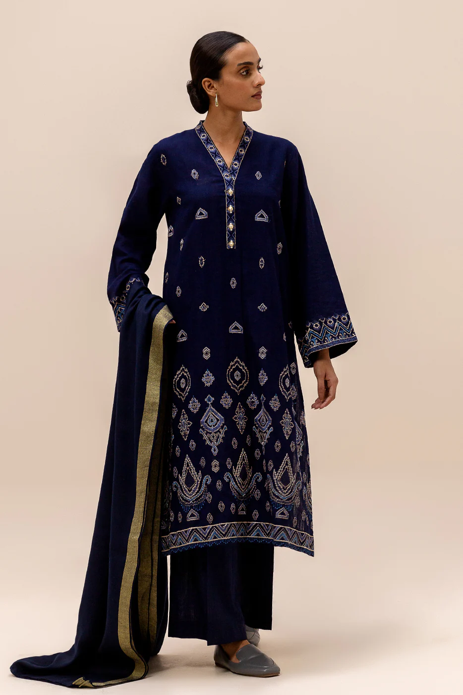 3 PIECE EMBROIDERED KHADDAR SUIT-DEEP SHADOW (UNSTITCHED) - Image 3