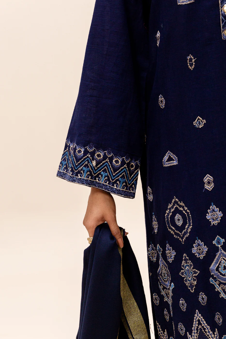 3 PIECE EMBROIDERED KHADDAR SUIT-DEEP SHADOW (UNSTITCHED) - Image 6