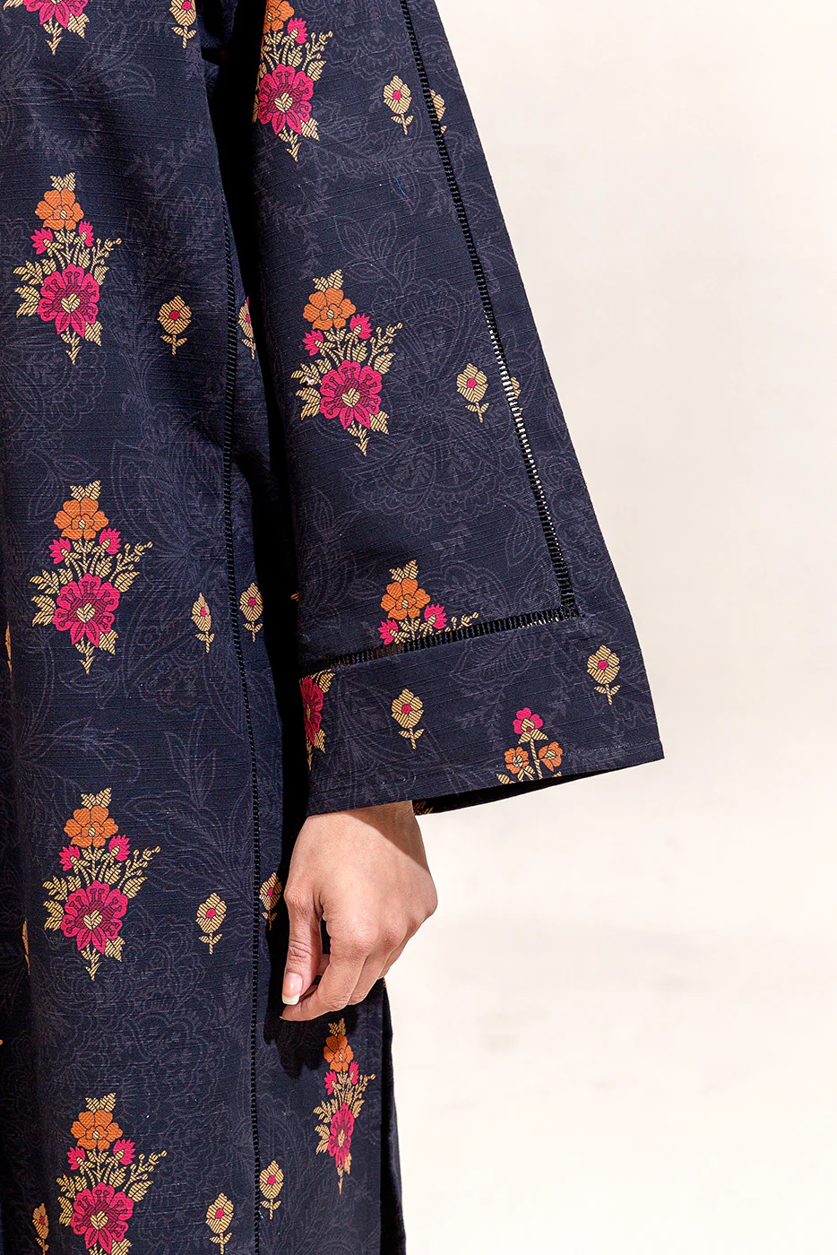 3 PIECE PRINTED KHADDAR SUIT-RAVEN VERVE (UNSTITCHED) - Image 6