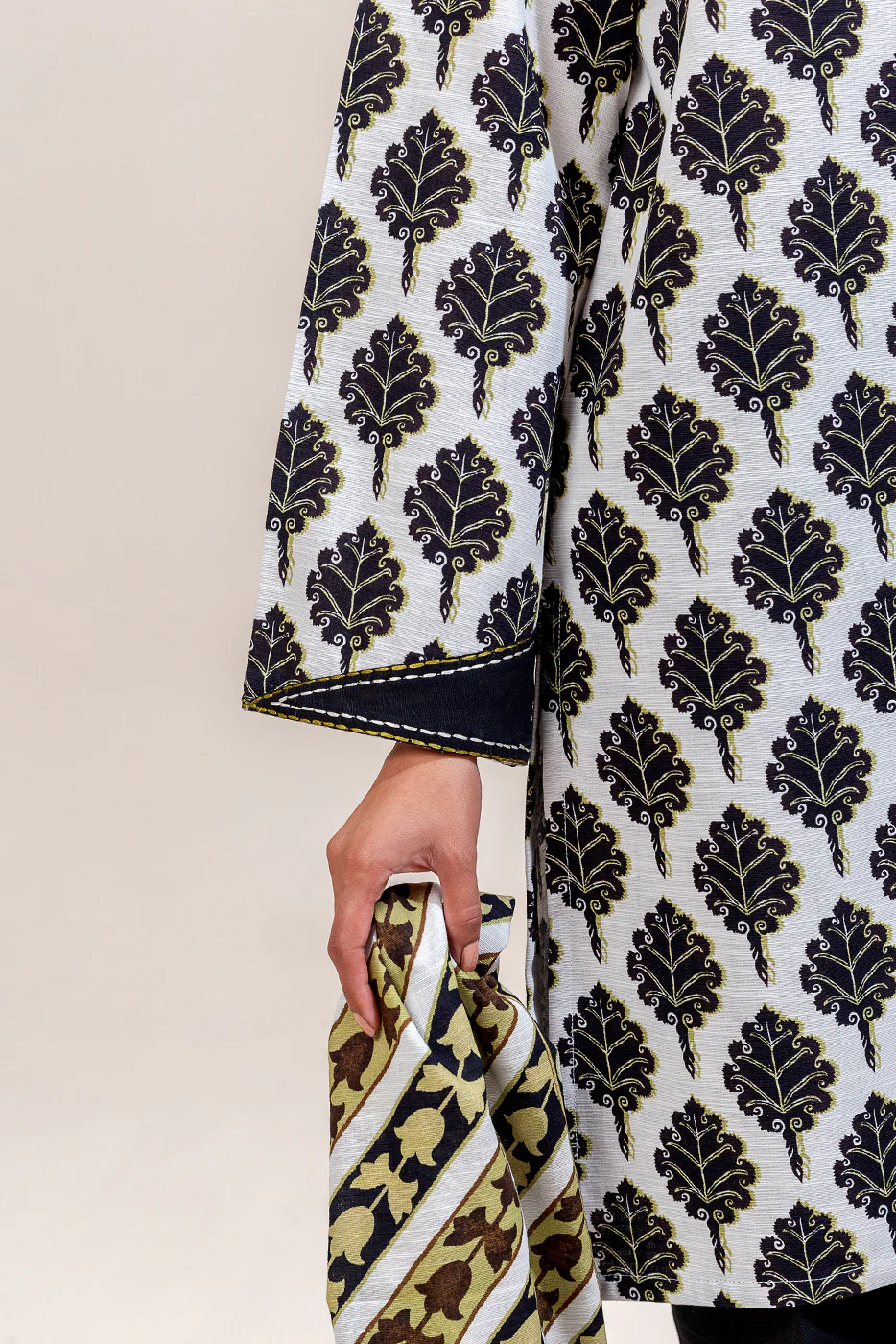 3 PIECE PRINTED KHADDAR SUIT-CHARCOAL TINT (UNSTITCHED) - Image 5