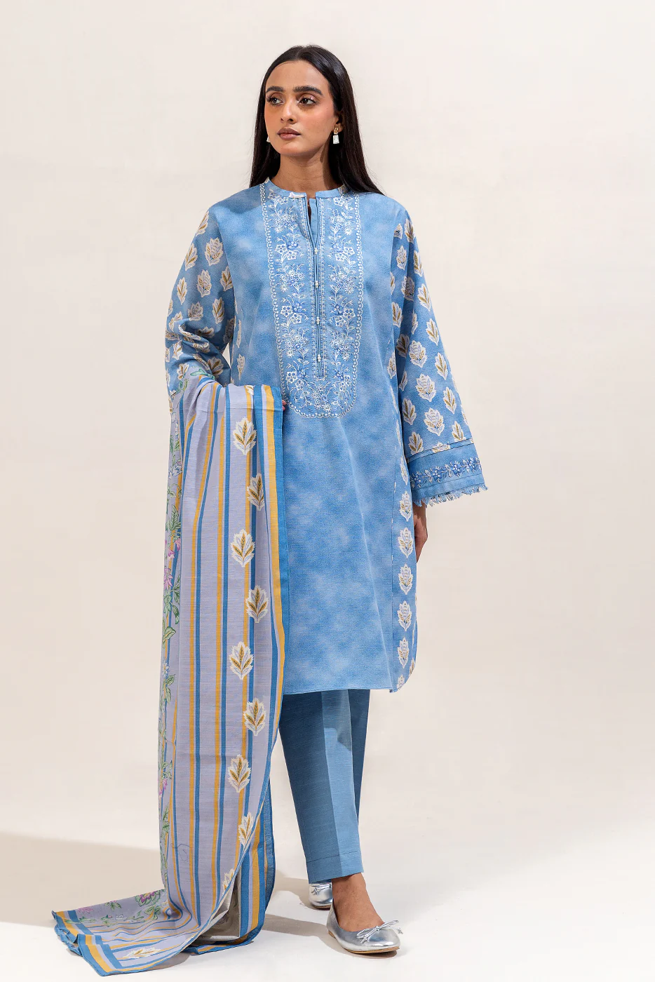 2 PIECE EMBROIDERED KHADDAR SUIT-ARCTIC BLOOM (UNSTITCHED) - Image 3