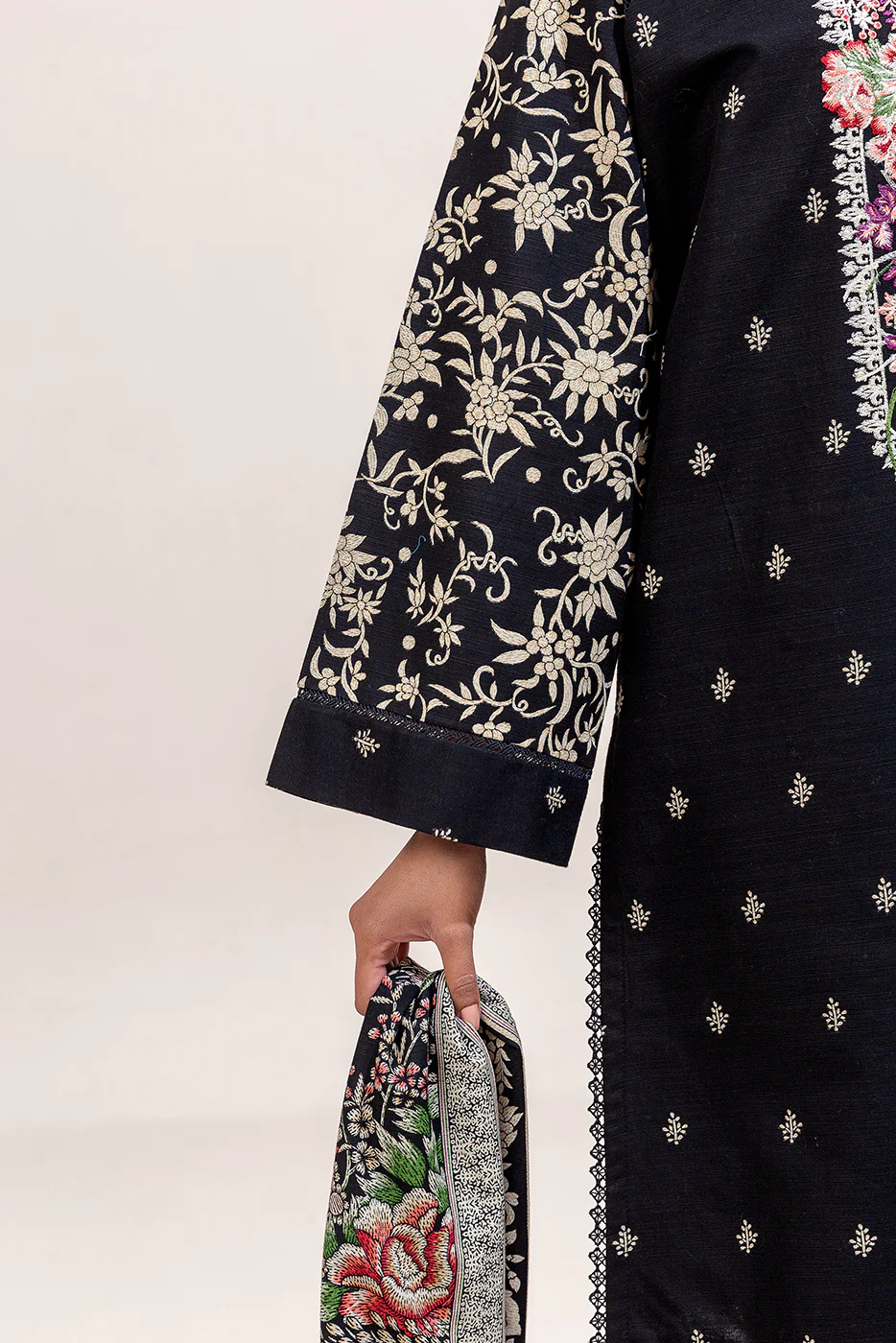 3 PIECE EMBROIDERED KHADDAR SUIT-AZURE GARDENIA (UNSTITCHED) - Image 6