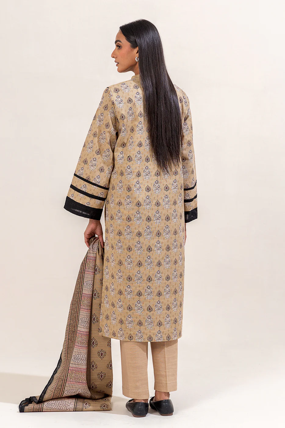 3 PIECE EMBROIDERED KHADDAR SUIT-CREAM GLEAM (UNSTITCHED) - Image 4