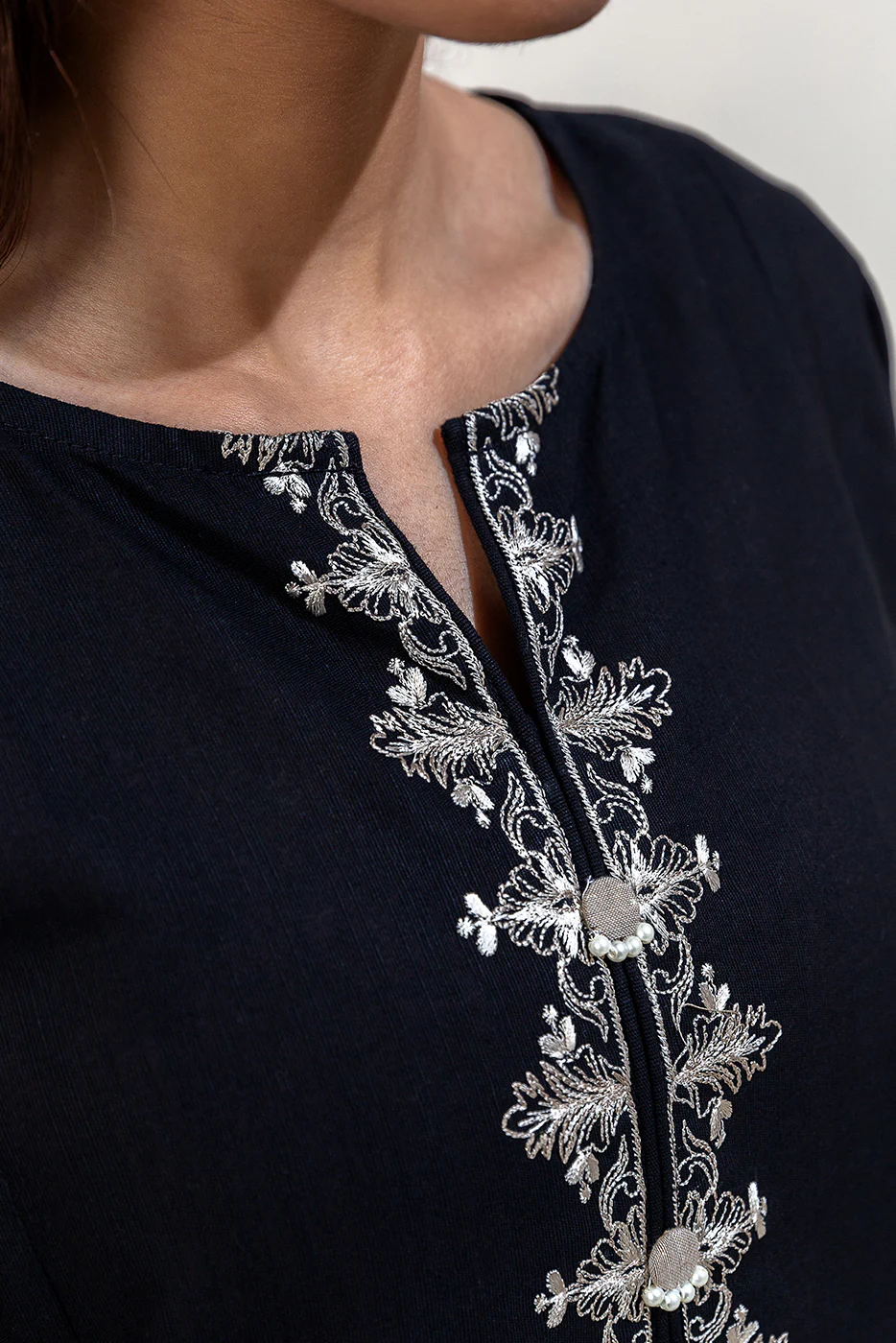 3 PIECE EMBROIDERED KHADDAR SUIT-MIDNIGHT ORCHID (UNSTITCHED) - Image 4