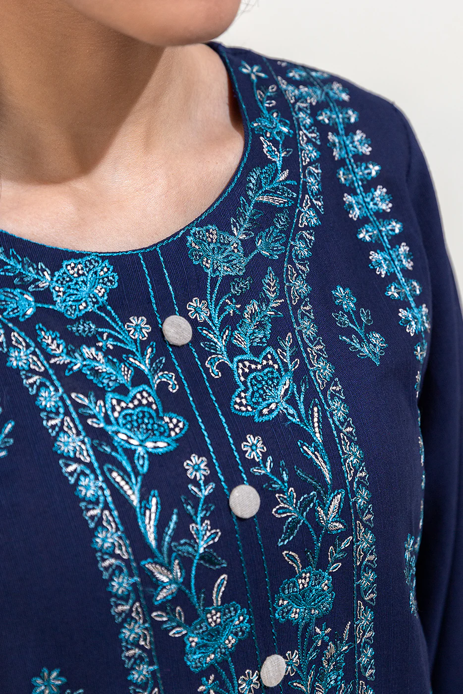 3 PIECE EMBROIDERED KHADDAR SUIT-INTRICATE NAVY (UNSTITCHED) - Image 4