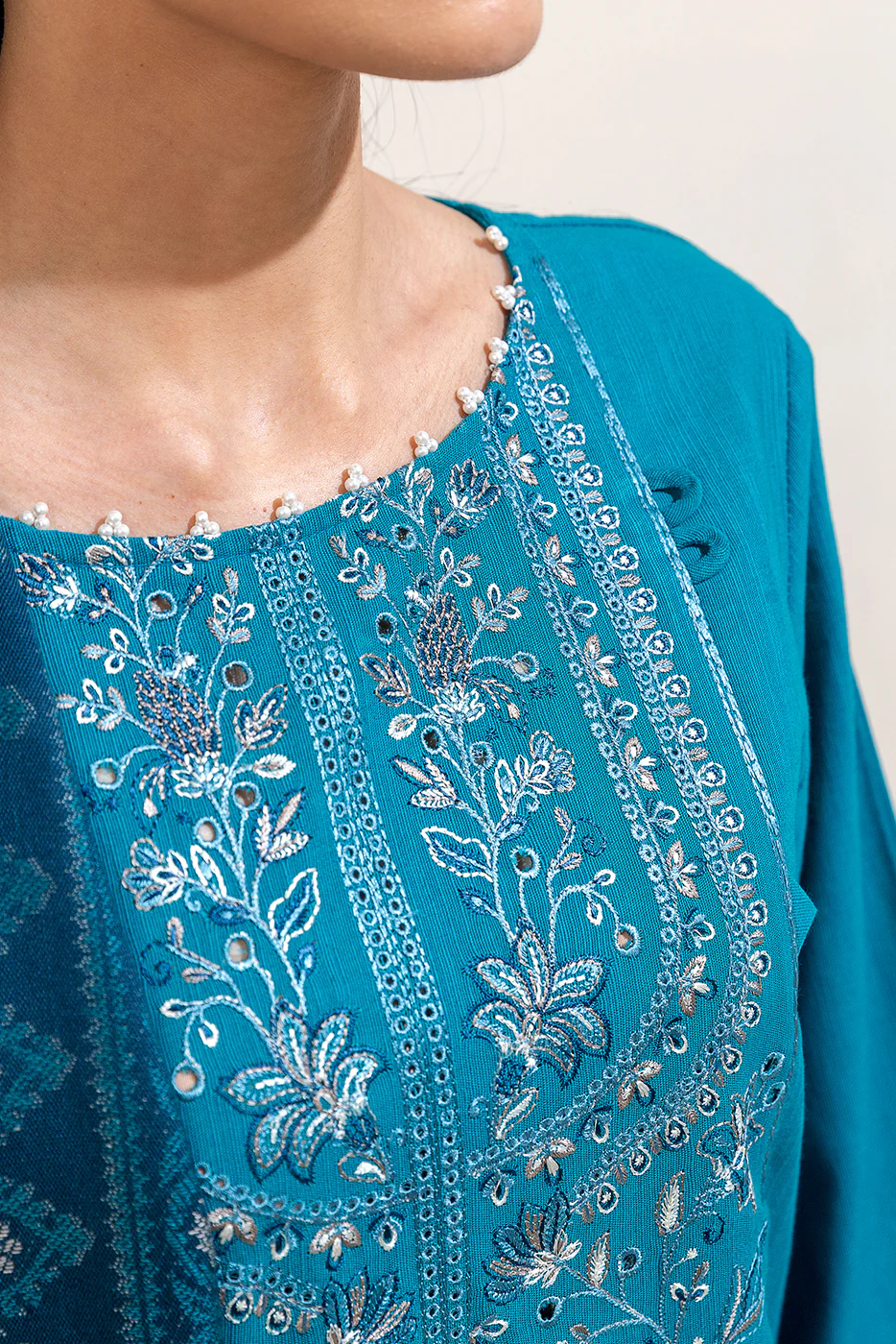 3 PIECE EMBROIDERED KHADDAR SUIT-CERULEAN CHARM (UNSTITCHED) - Image 4