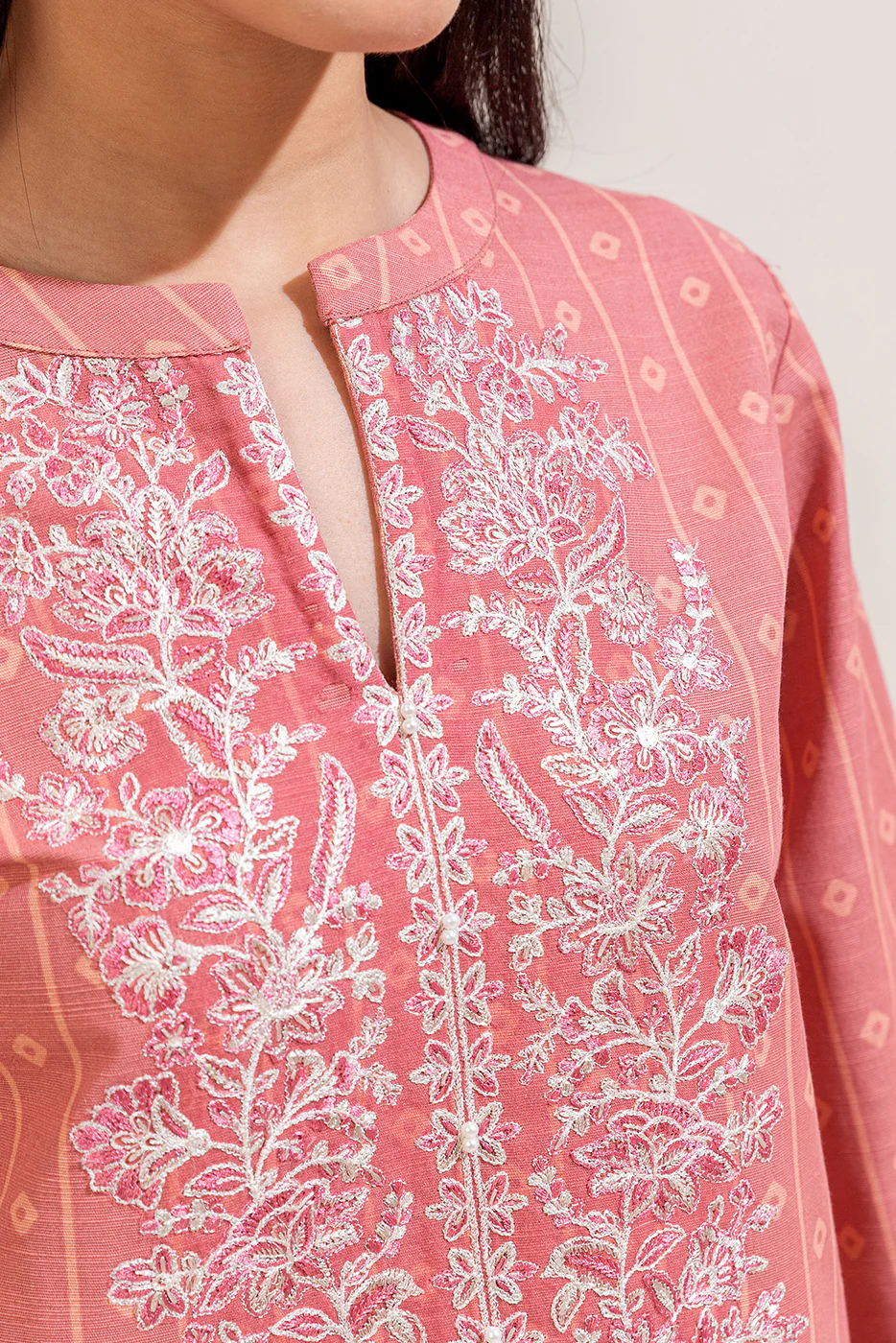 3 PIECE EMBROIDERED KHADDAR SUIT-CORAL CREPE (UNSTITCHED) - Image 5