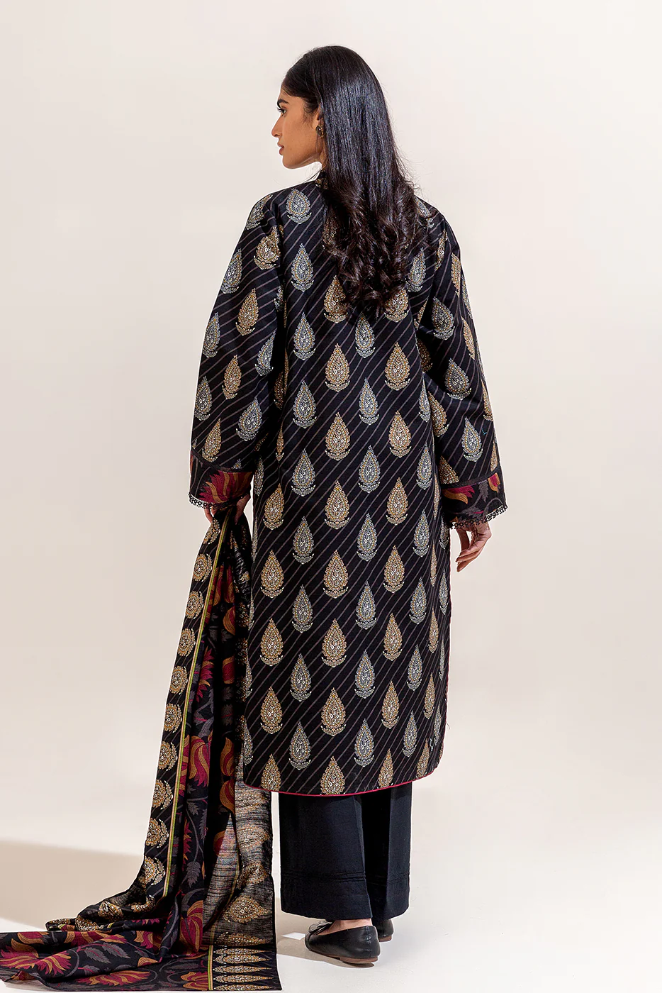 3 PIECE EMBROIDERED KHADDAR SUIT-RAVEN NOIR (UNSTITCHED) - Image 3