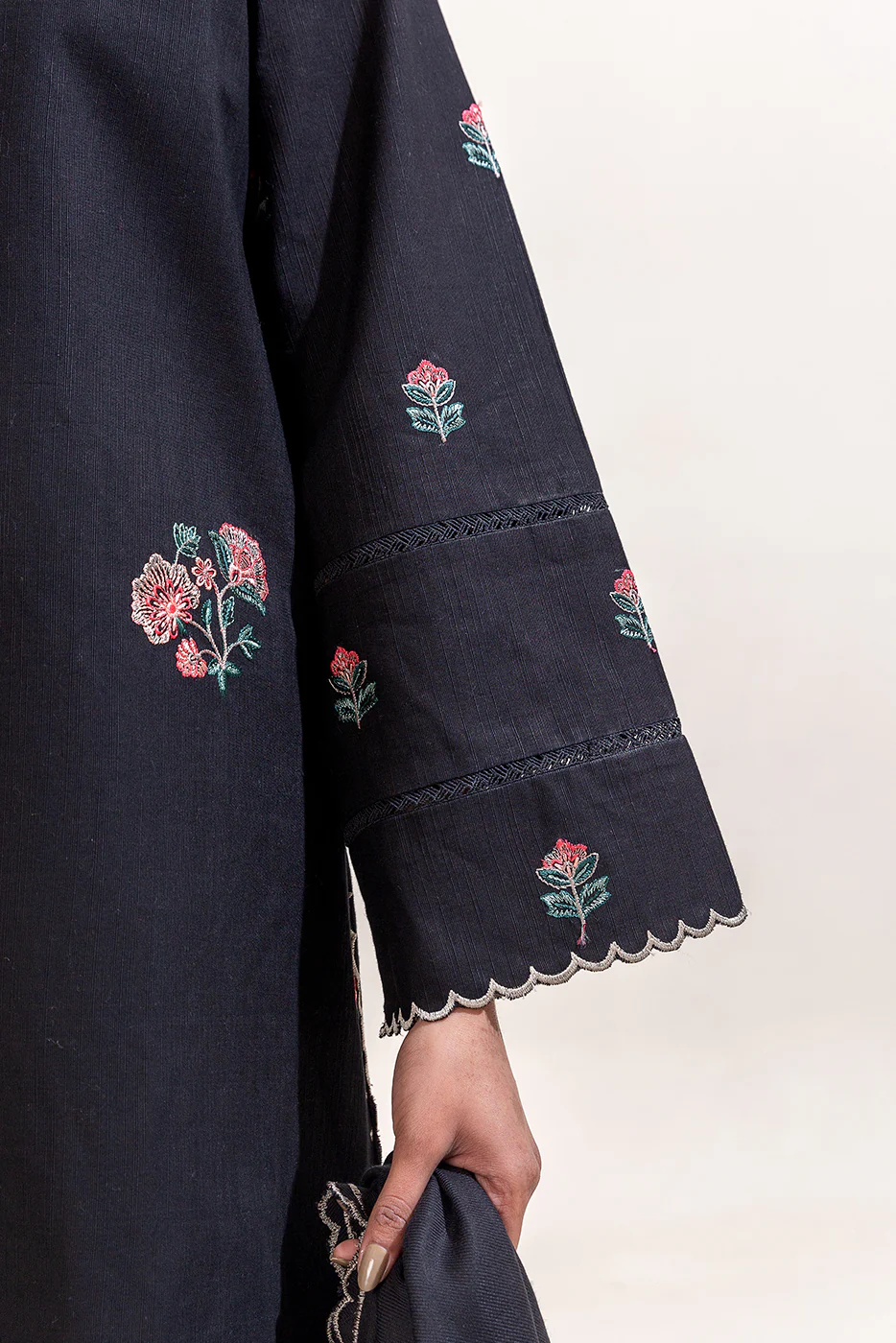 3 PIECE EMBROIDERED KHADDAR SUIT-BLACK BEAUTY (UNSTITCHED) - Image 6
