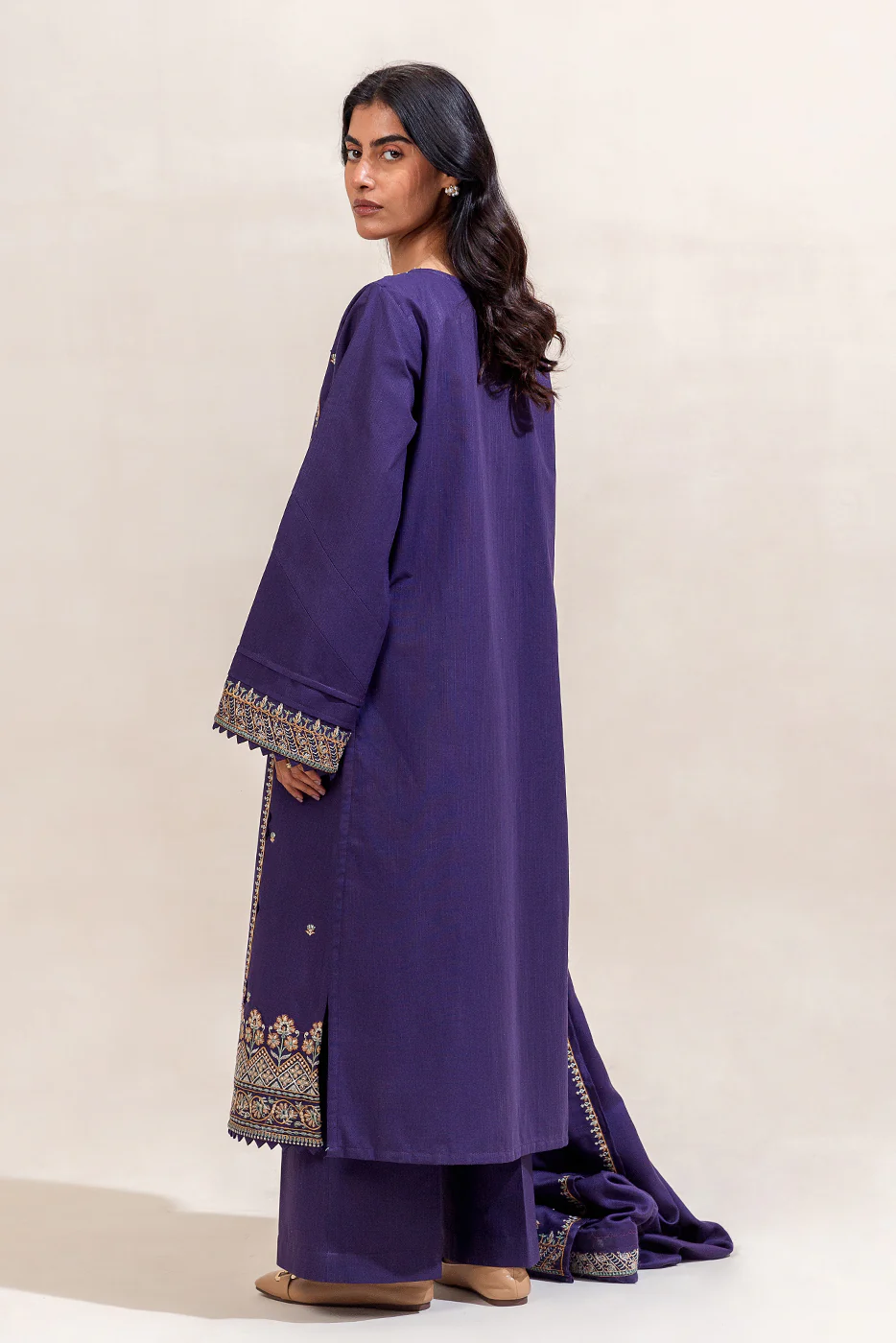 3 PIECE EMBROIDERED KHADDAR SUIT-MAUVE DELICACY (UNSTITCHED) - Image 4