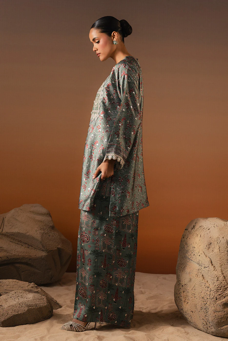 2 PIECE EMBROIDERED SHAMOZE SILK SUIT (LUXURY-PRET) - Image 4