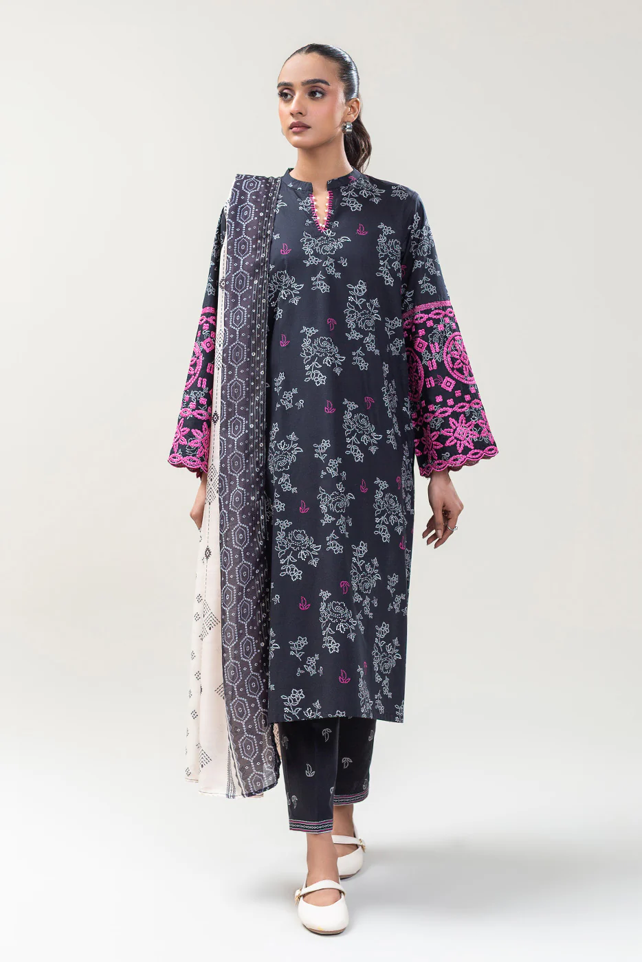 3 PIECE EMBROIDERED COTTON VISCOSE SUIT (PRET) - Image 6