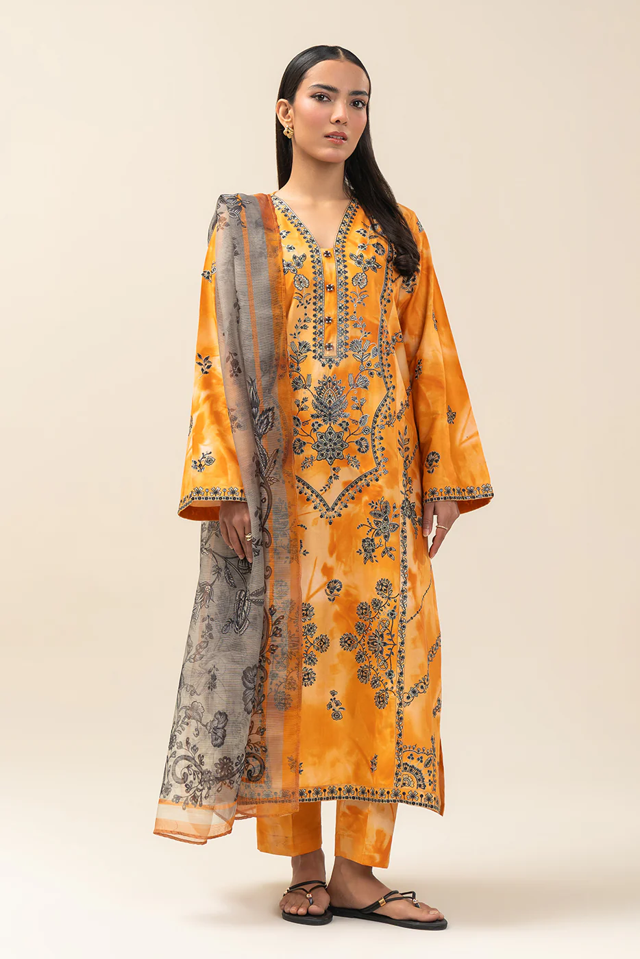 3 PIECE EMBROIDERED COTTON VISCOSE SUIT (PRET) - Image 2