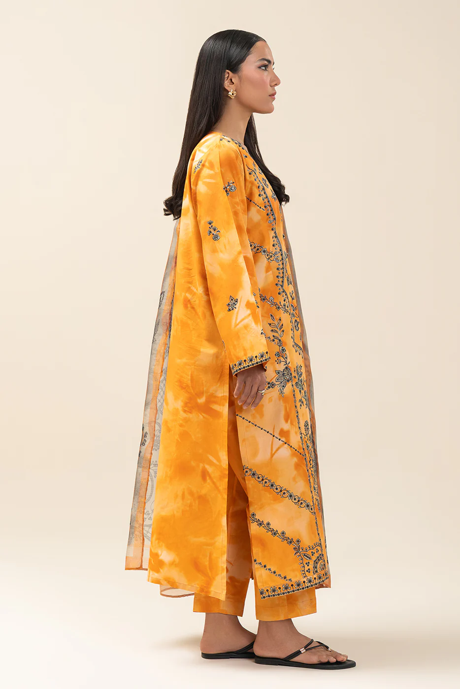 3 PIECE EMBROIDERED COTTON VISCOSE SUIT (PRET) - Image 3