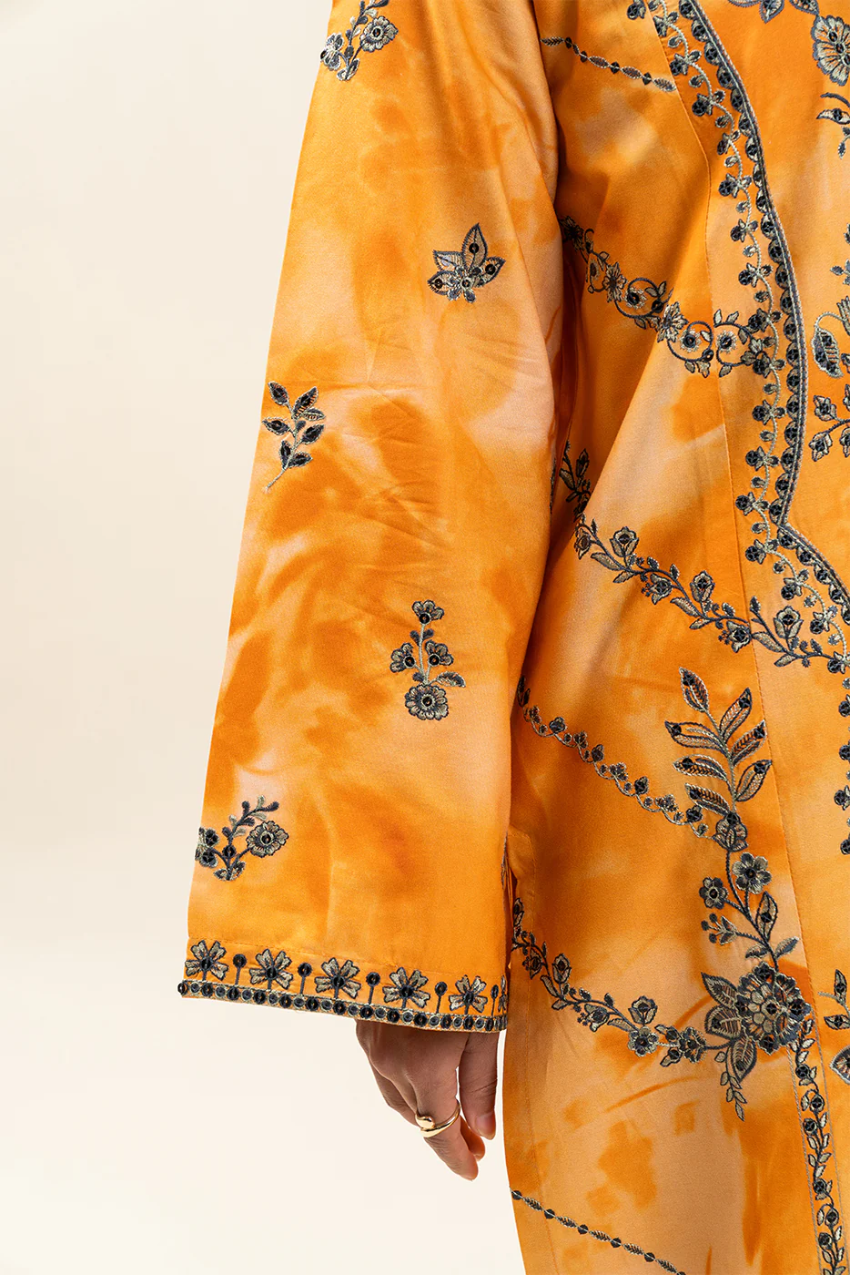 3 PIECE EMBROIDERED COTTON VISCOSE SUIT (PRET) - Image 5