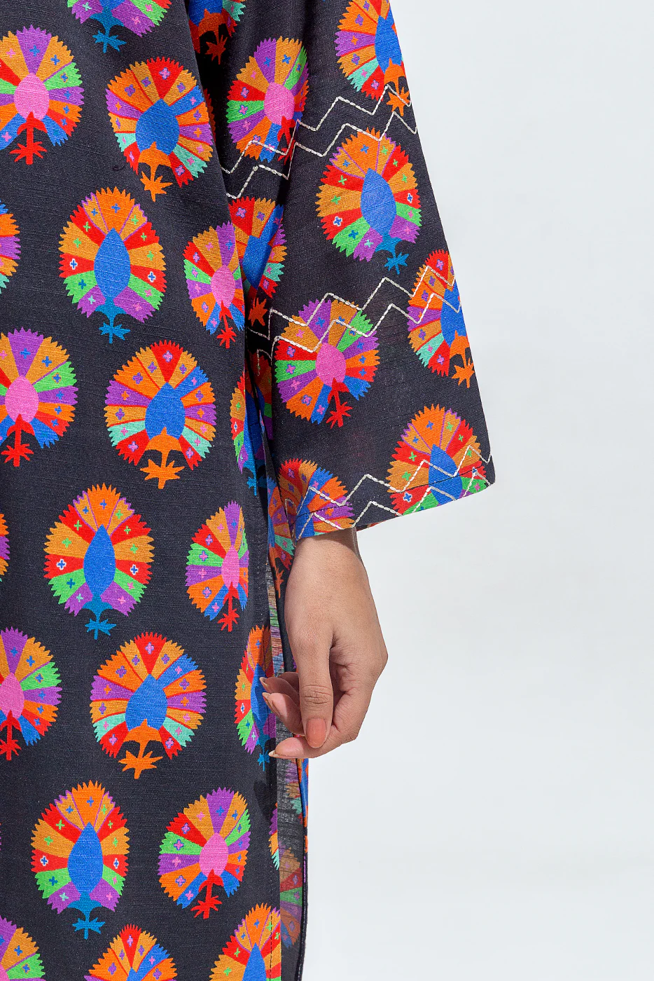 2 PIECE PRINTED KHADDAR SUIT (PRET) - Image 6