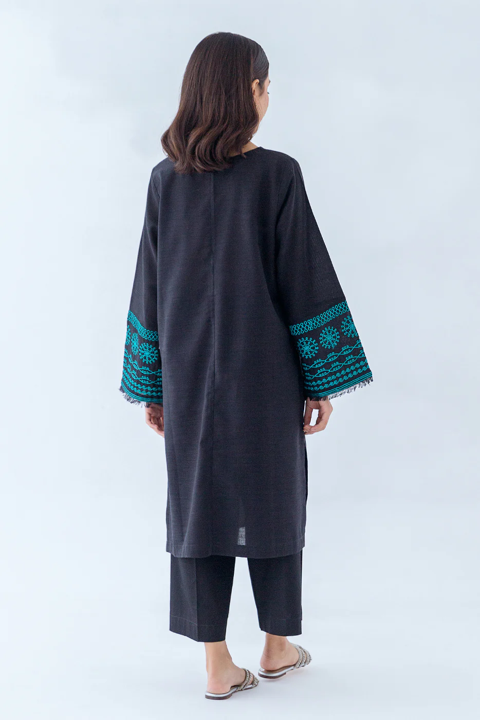 EMBROIDERED KHADDAR SHIRT (PRET) - Image 2