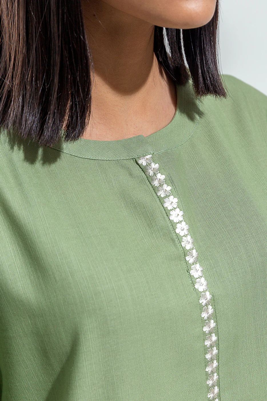 EMBROIDERED KHADDAR SHIRT (PRET) - Image 4