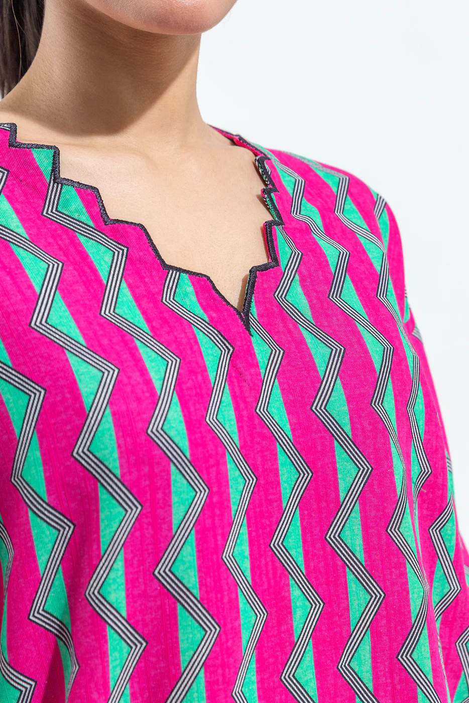 2 PIECE PRINTED SLUB KHADDAR SUIT (PRET) - Image 4