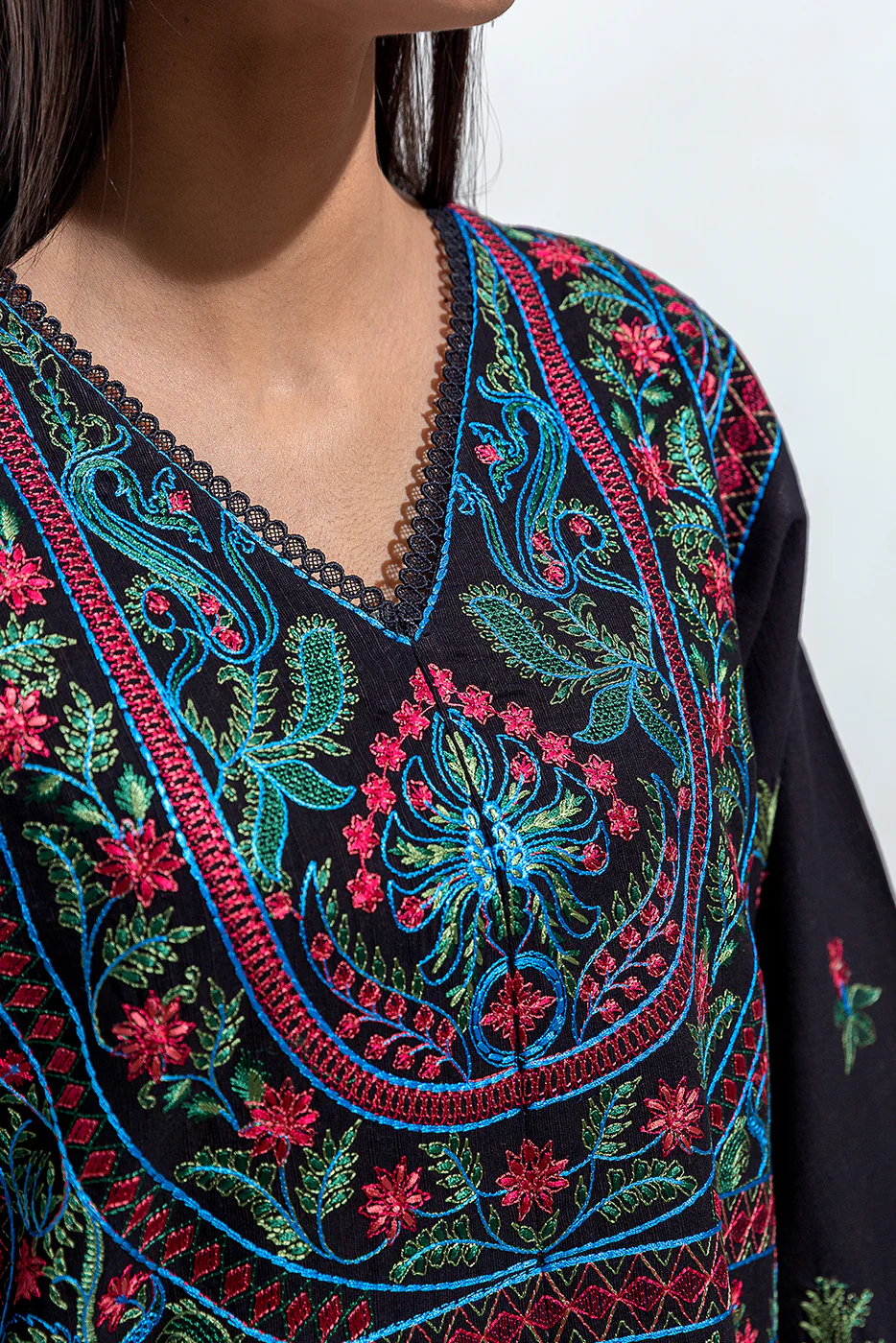 EMBROIDERED SLUB KHADDAR SHIRT(PRET) - Image 4