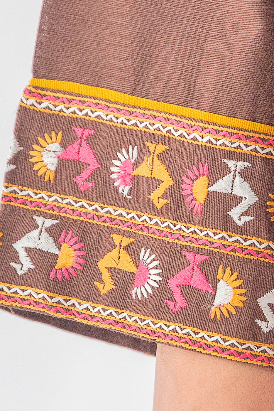 EMBROIDERED SLUB KHADDAR SHIRT (PRET) - Image 3