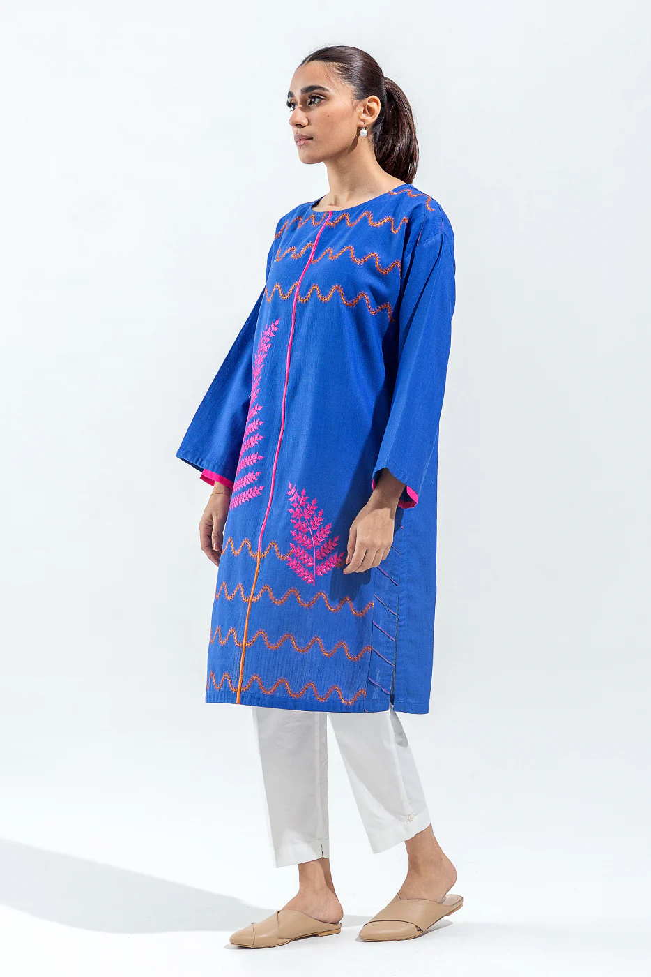EMBROIDERED SLUB KHADDAR SHIRT (PRET) - Image 3