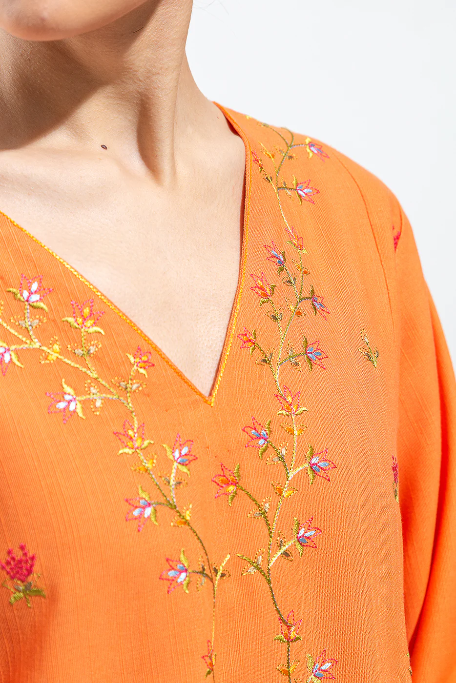 EMBROIDERED SLUB KHADDAR SHIRT (PRET) - Image 3