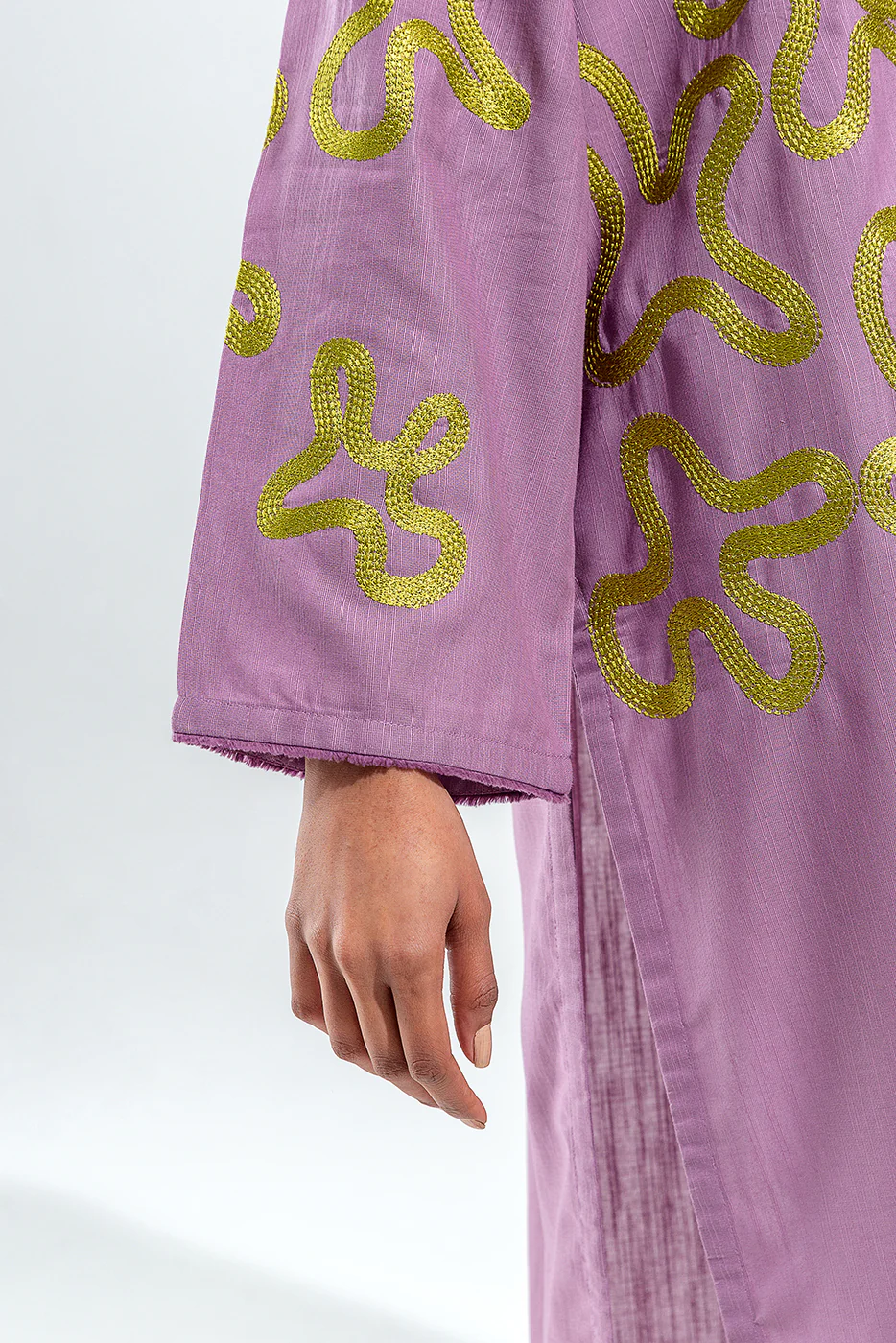 EMBROIDERED SLUB KHADDAR SHIRT (PRET) - Image 4