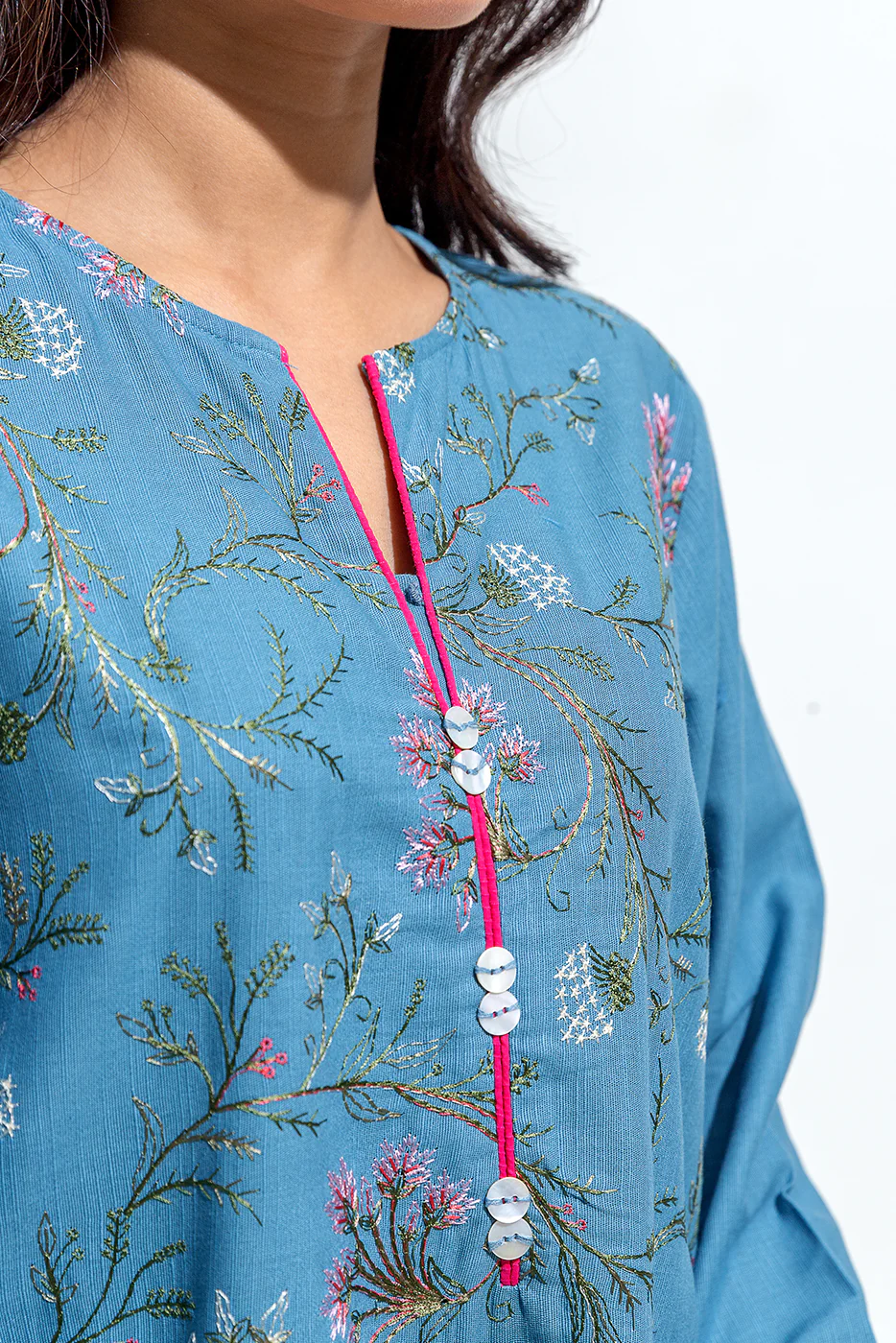 EMBROIDERED KHADDAR SHIRT (PRET) - Image 4