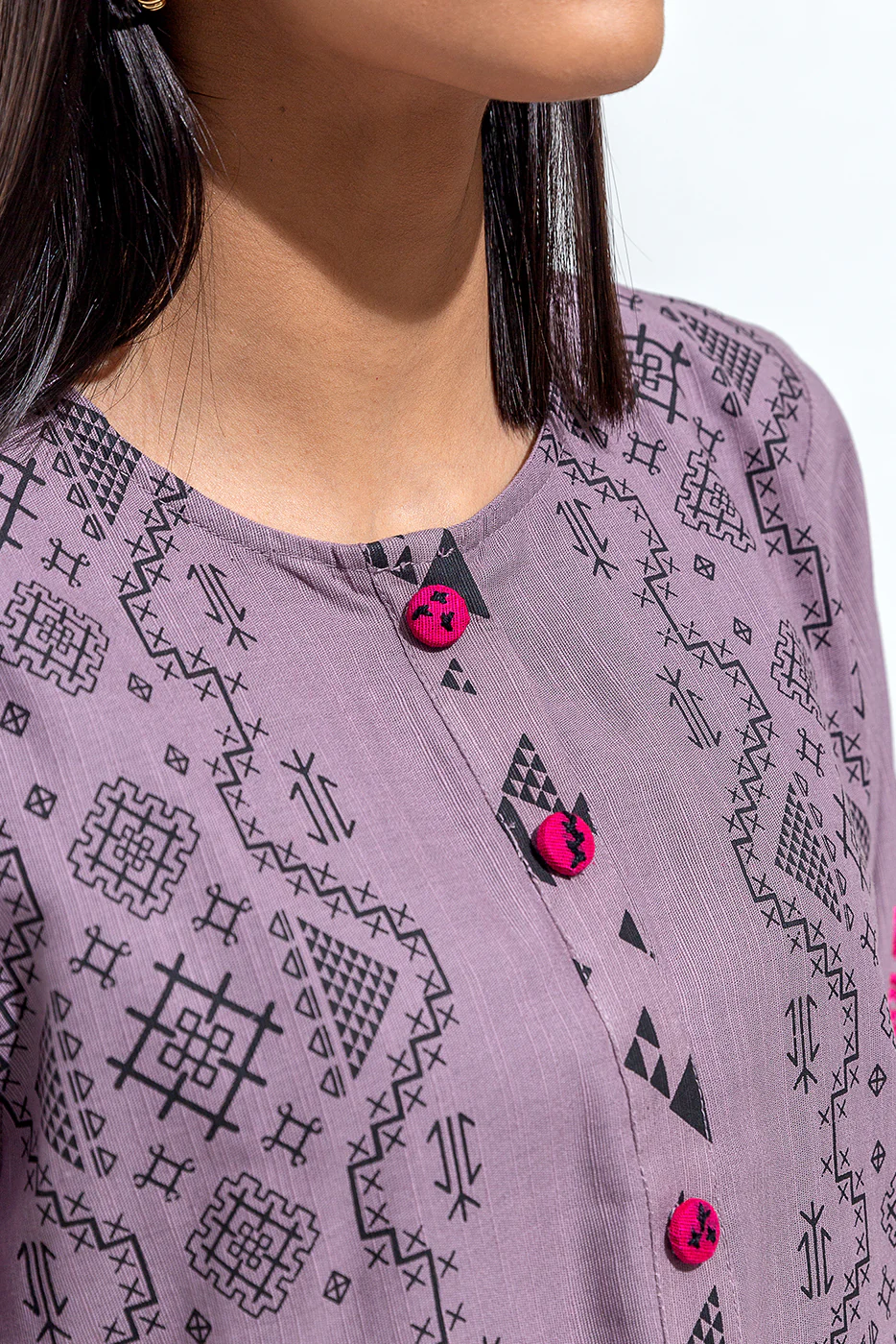2 PIECE EMBROIDERED SLUB KHADDAR SUIT(PRET) - Image 4