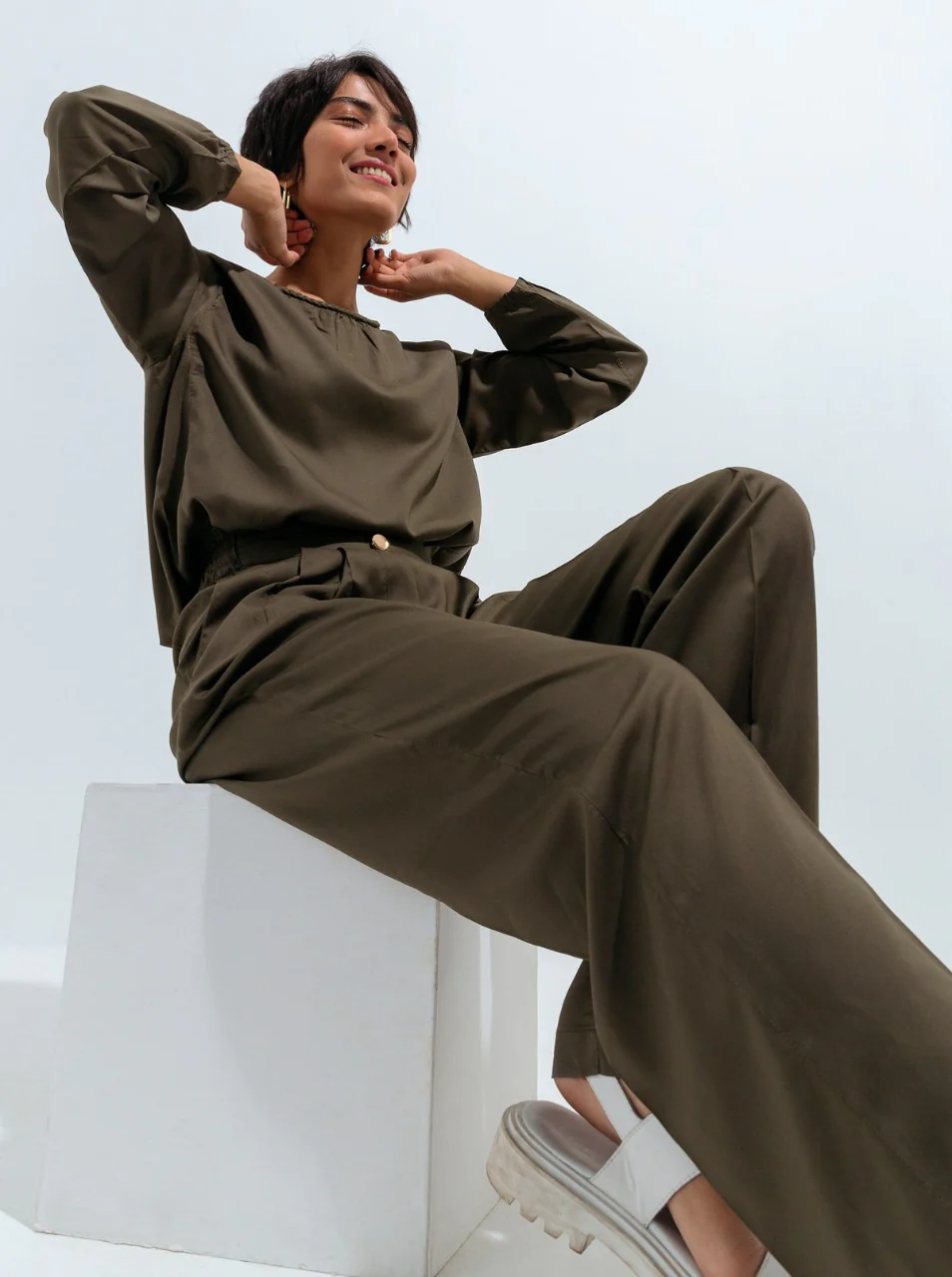 DARK OLIVE METAL BUTTONED STRAIGHT PANTS - Image 2