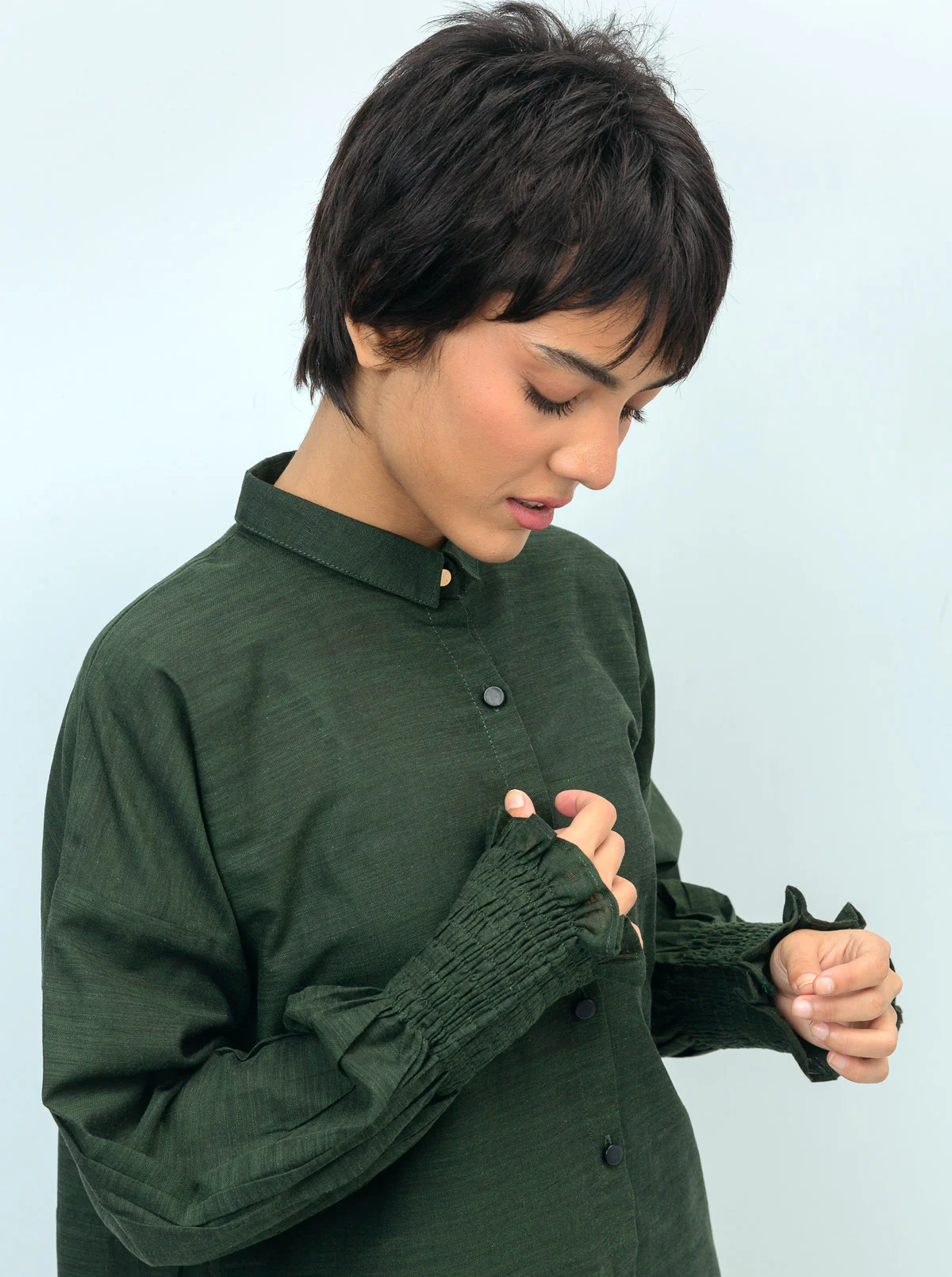 TEXTURED GREEN SMOCKED SLEEVED SHIRT - Image 2