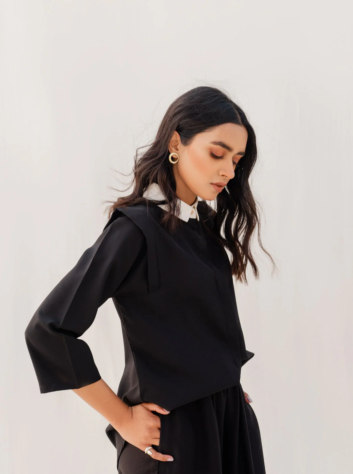 BLACK CONTRAST COLLAR TOP - Image 3