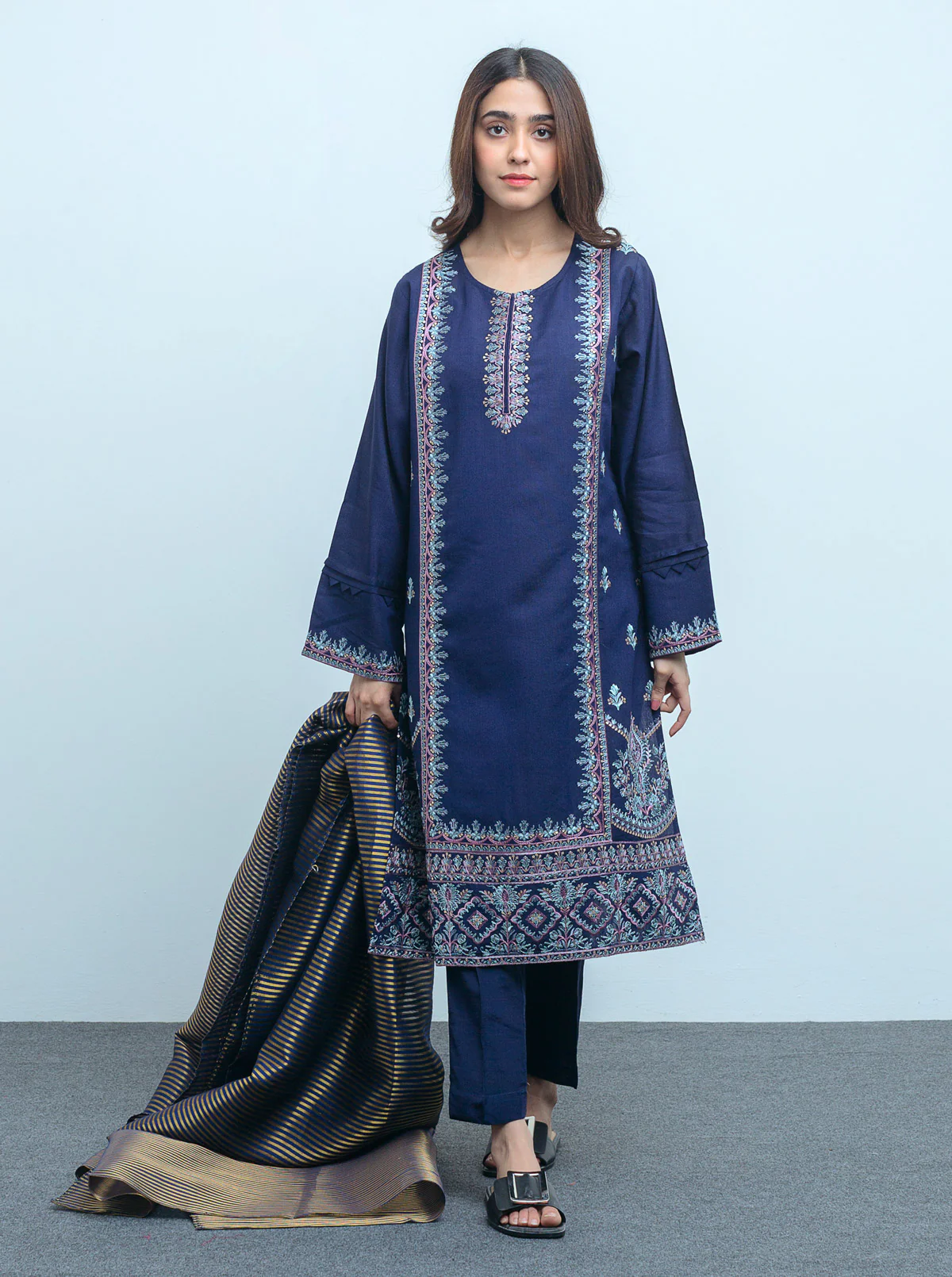 EMBROIDERED SHIRT WITH DUPATTA AND PANT - Image 3