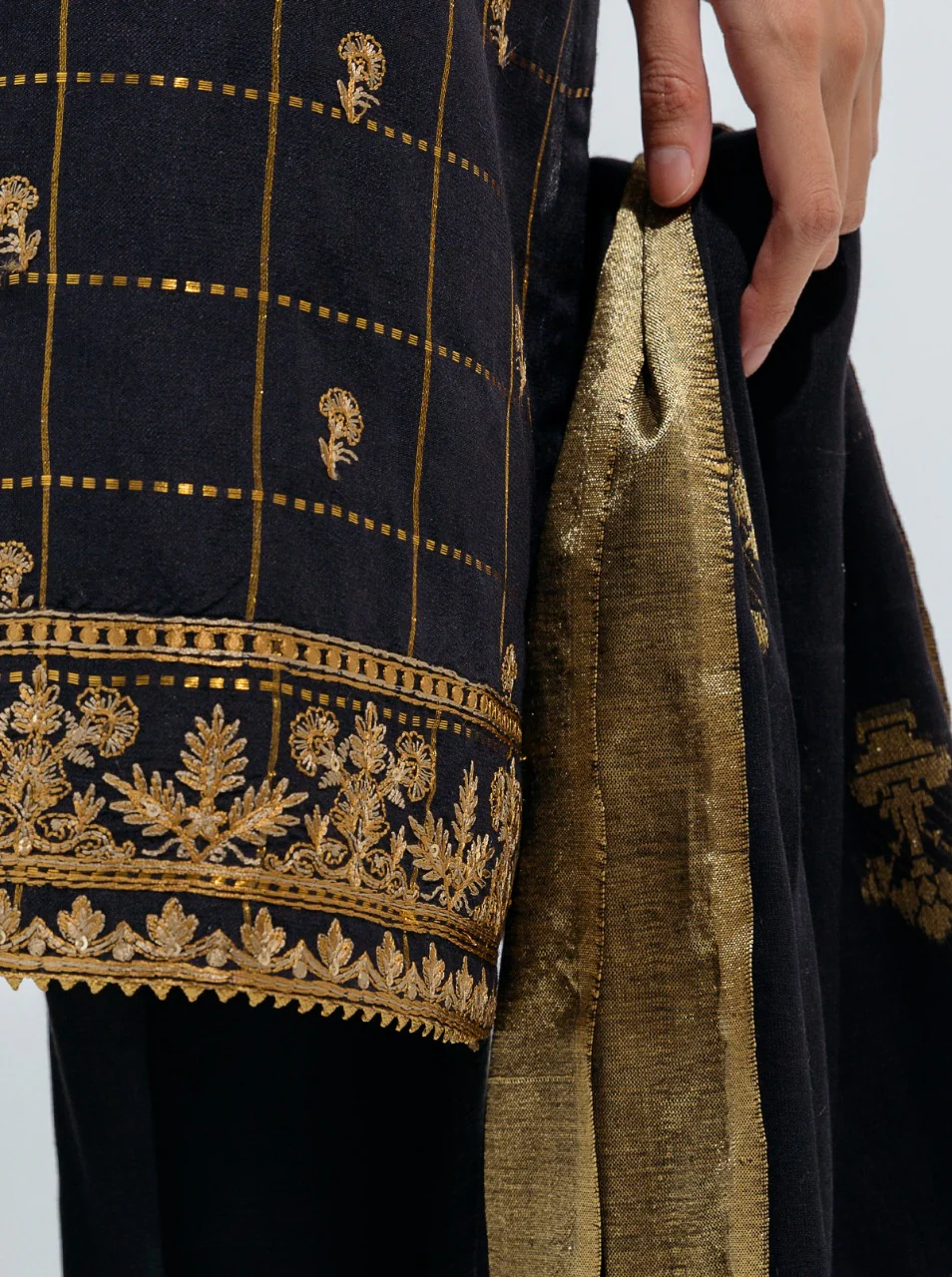 EMBROIDERED SHIRT WITH DUPATTA - Image 4
