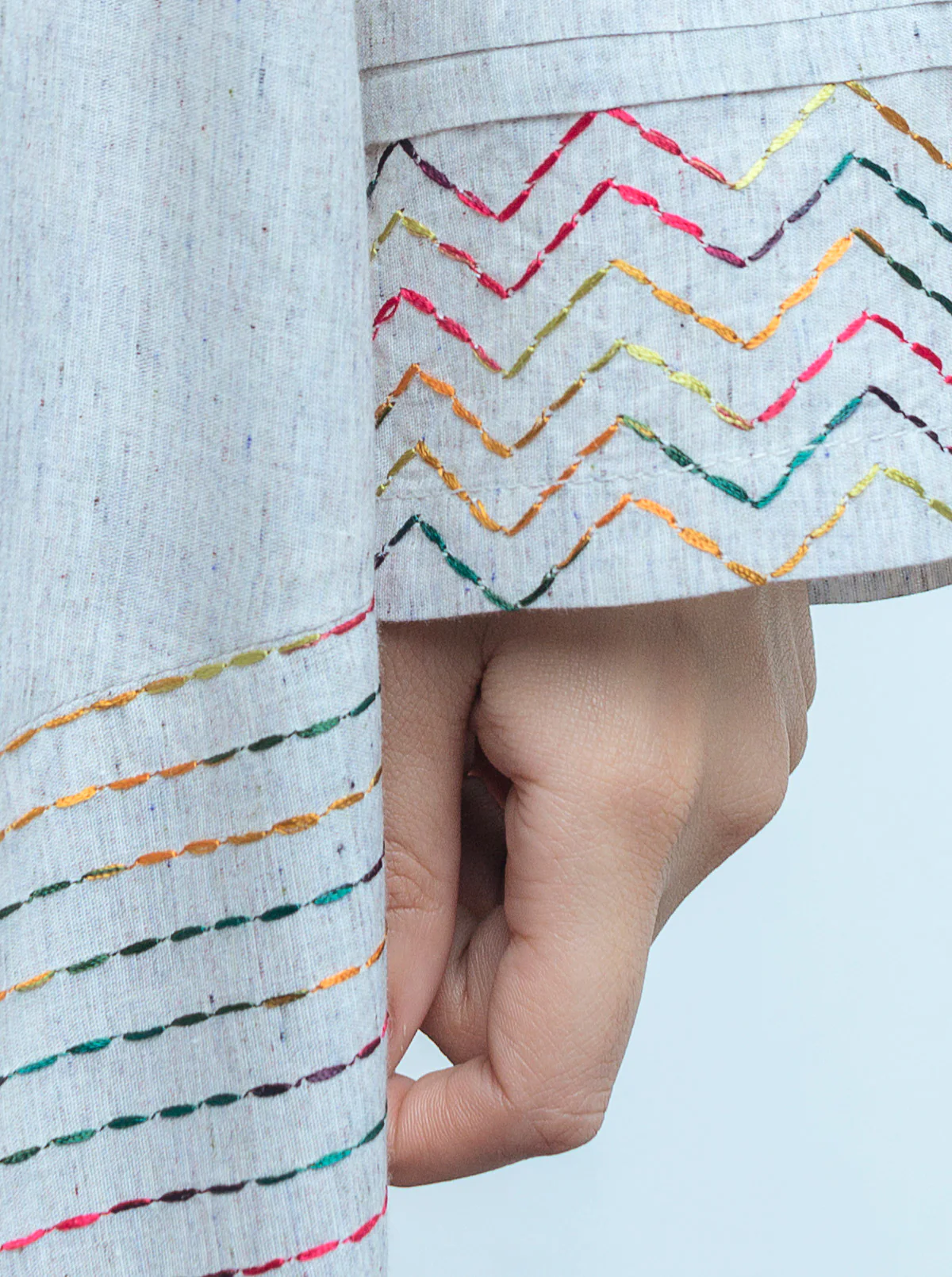 EMBROIDERED LAWN SHIRT (PRET) - Image 4