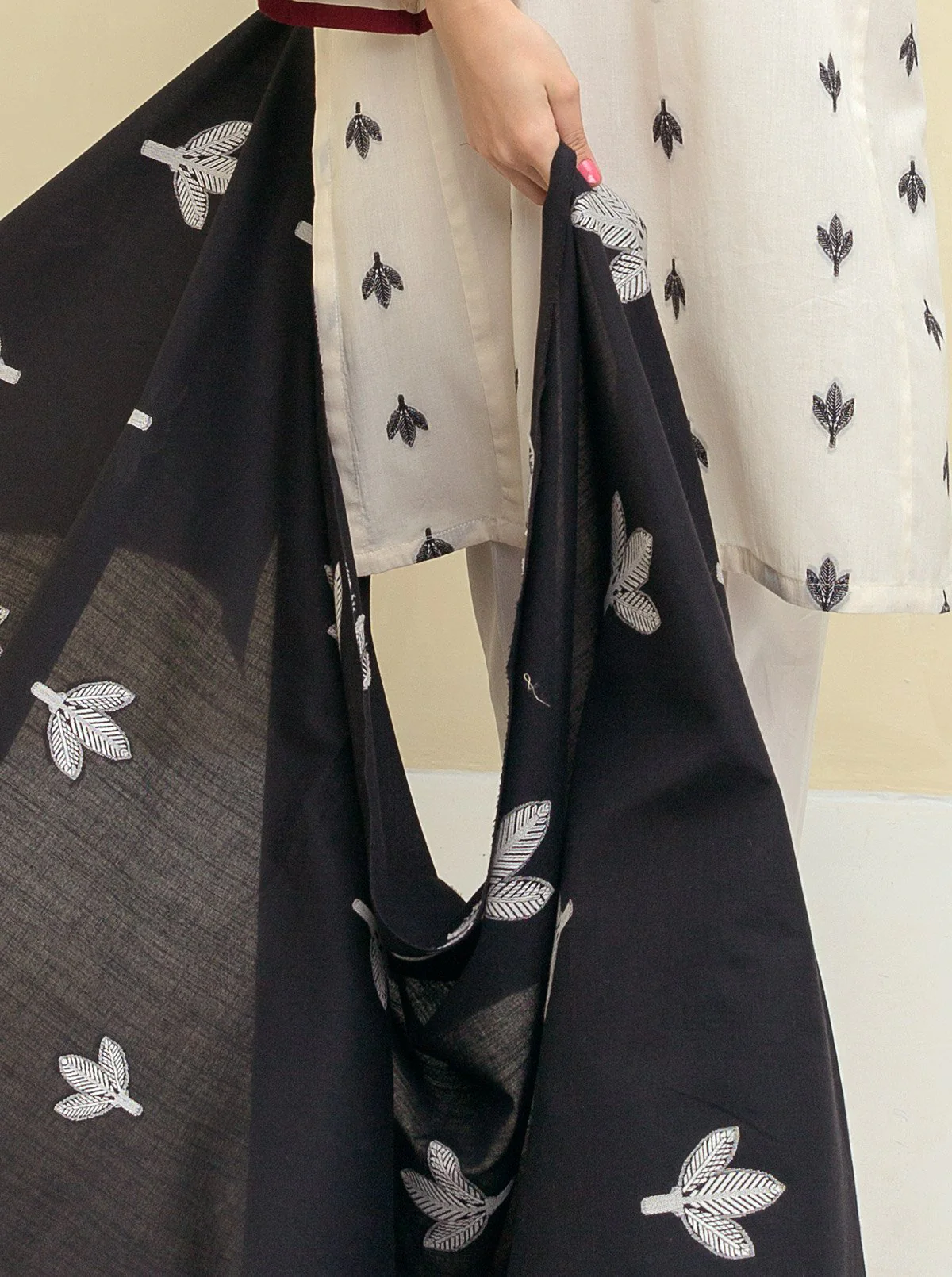 EMBROIDERED SHIRT WITH DUPATTA - Image 2