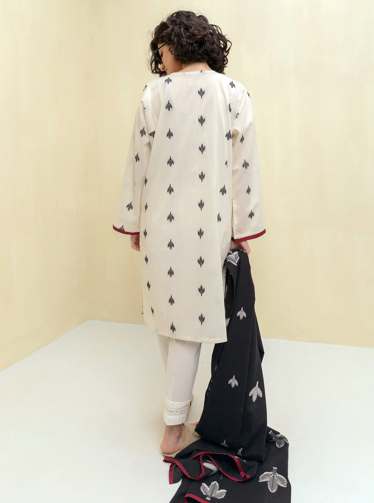 EMBROIDERED SHIRT WITH DUPATTA - Image 4