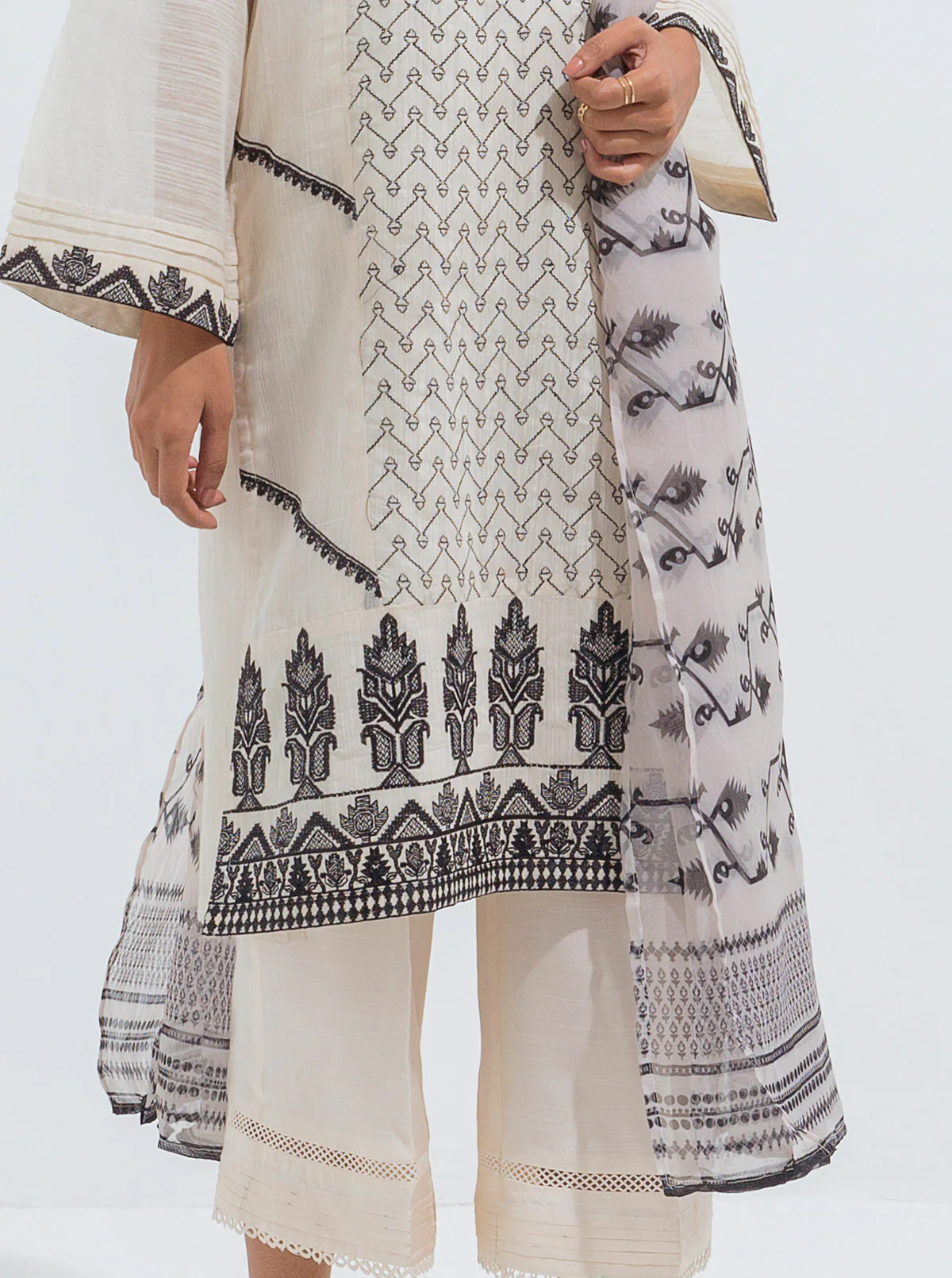 EMBROIDERED SHIRT WITH DUPATTA - Image 2