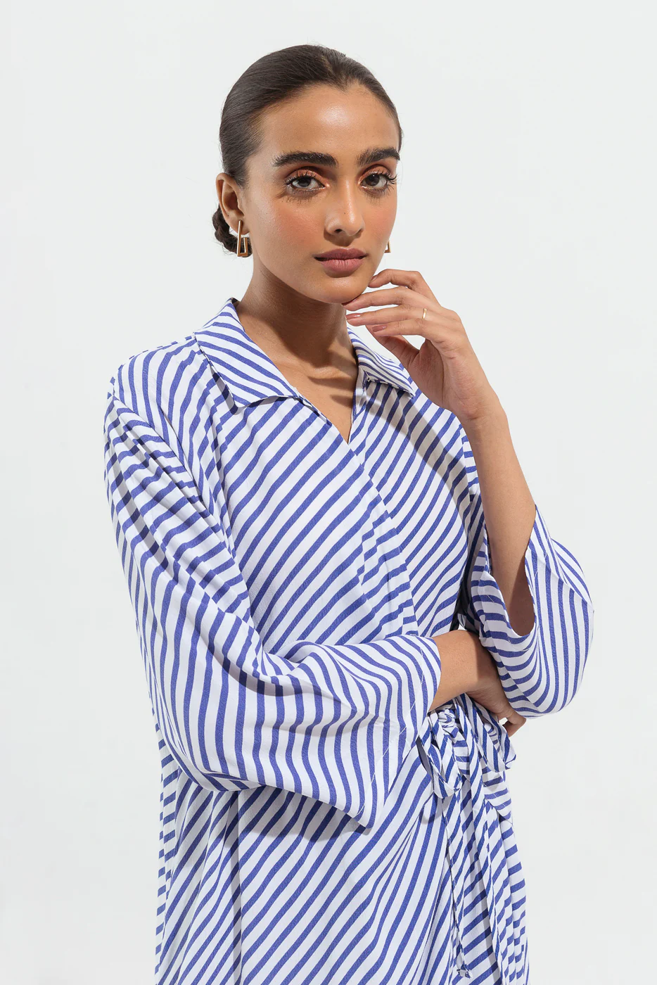 WHITE AND BLUE STRIPED KNOTTING DRESS - Image 4