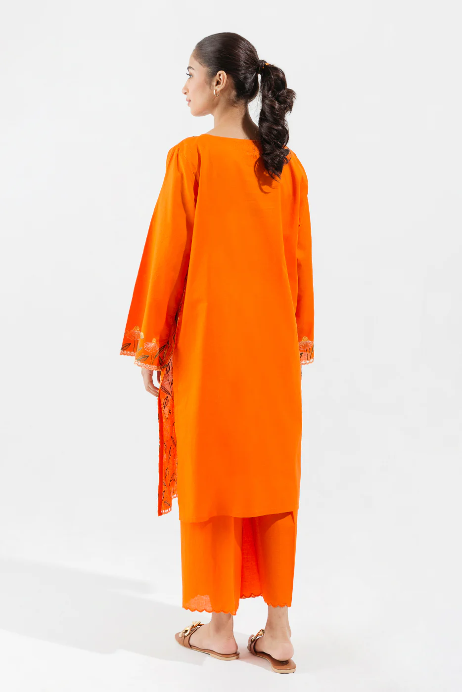 2 PIECE EMBROIDERED LAWN SUIT (PRET) - Image 4