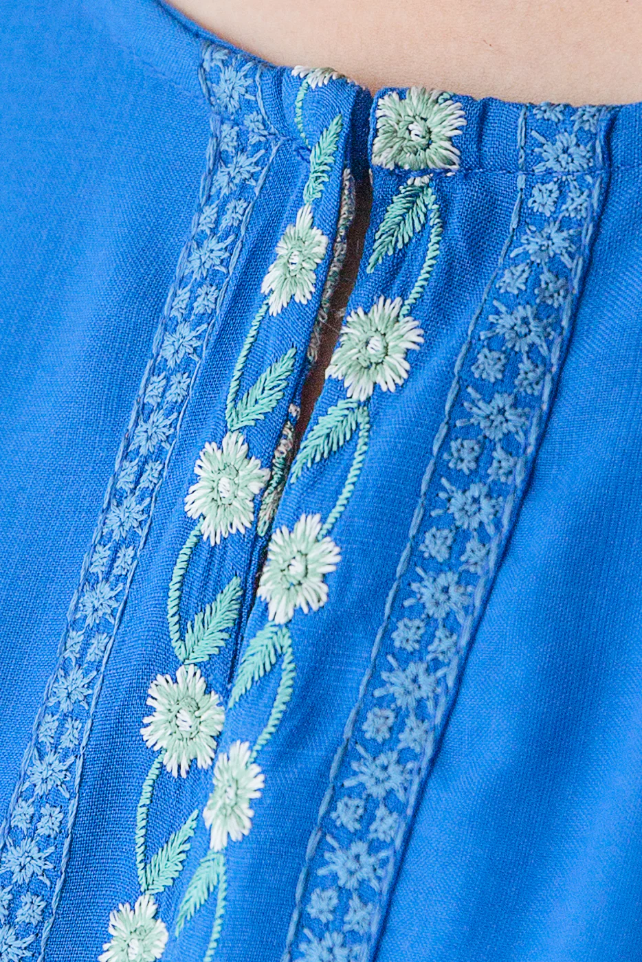 2 PIECE EMBROIDERED VISCOSE SUIT (PRET) - Image 4