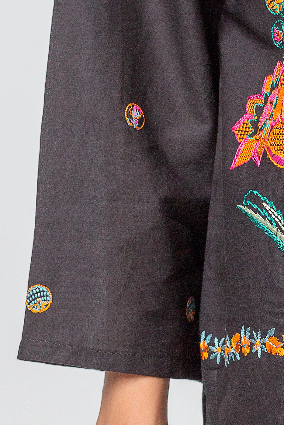 EMBROIDERED LAWN SHIRT (PRET) - Image 4